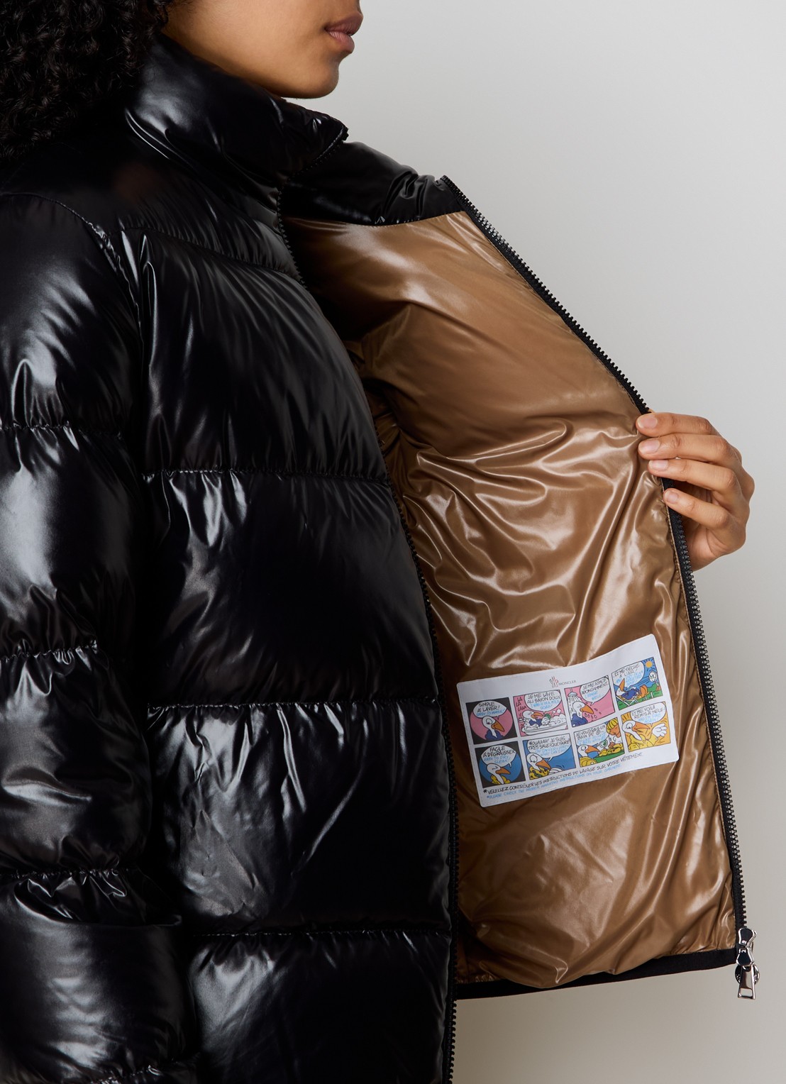 Moncler Abbadia puffer jack met glanzende finish en logo - detail 5 zwart