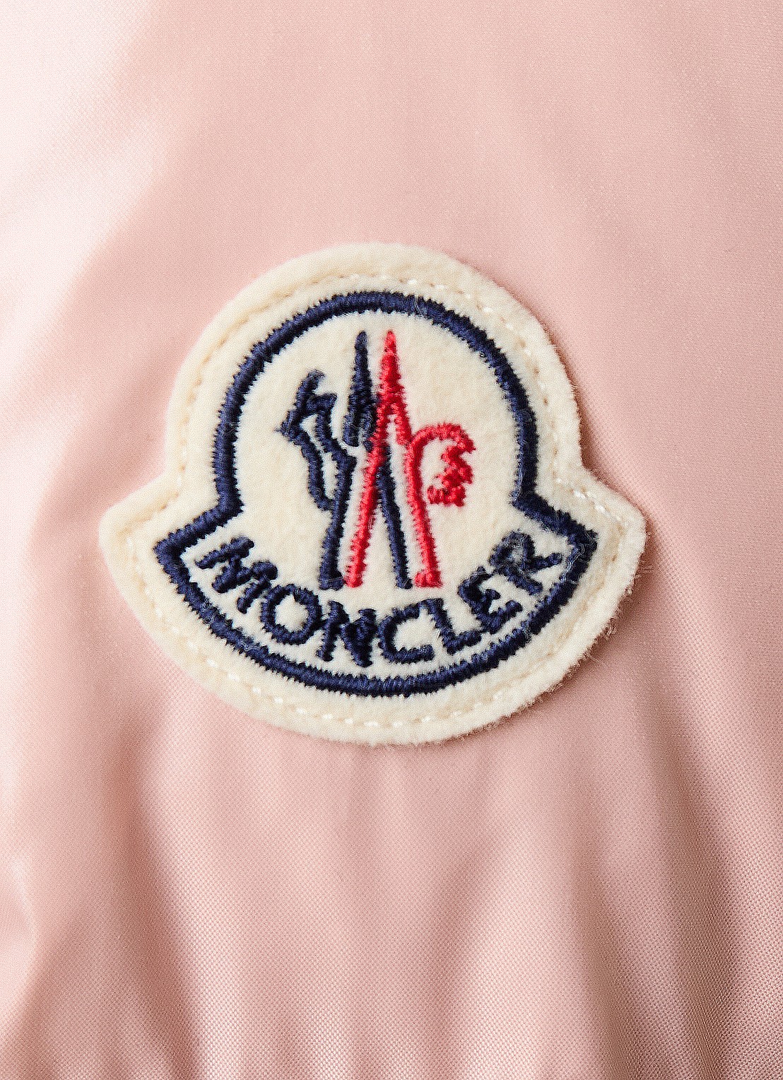 Moncler Abbadia puffer jack met glanzende finish en logo - detail 4 oudroze