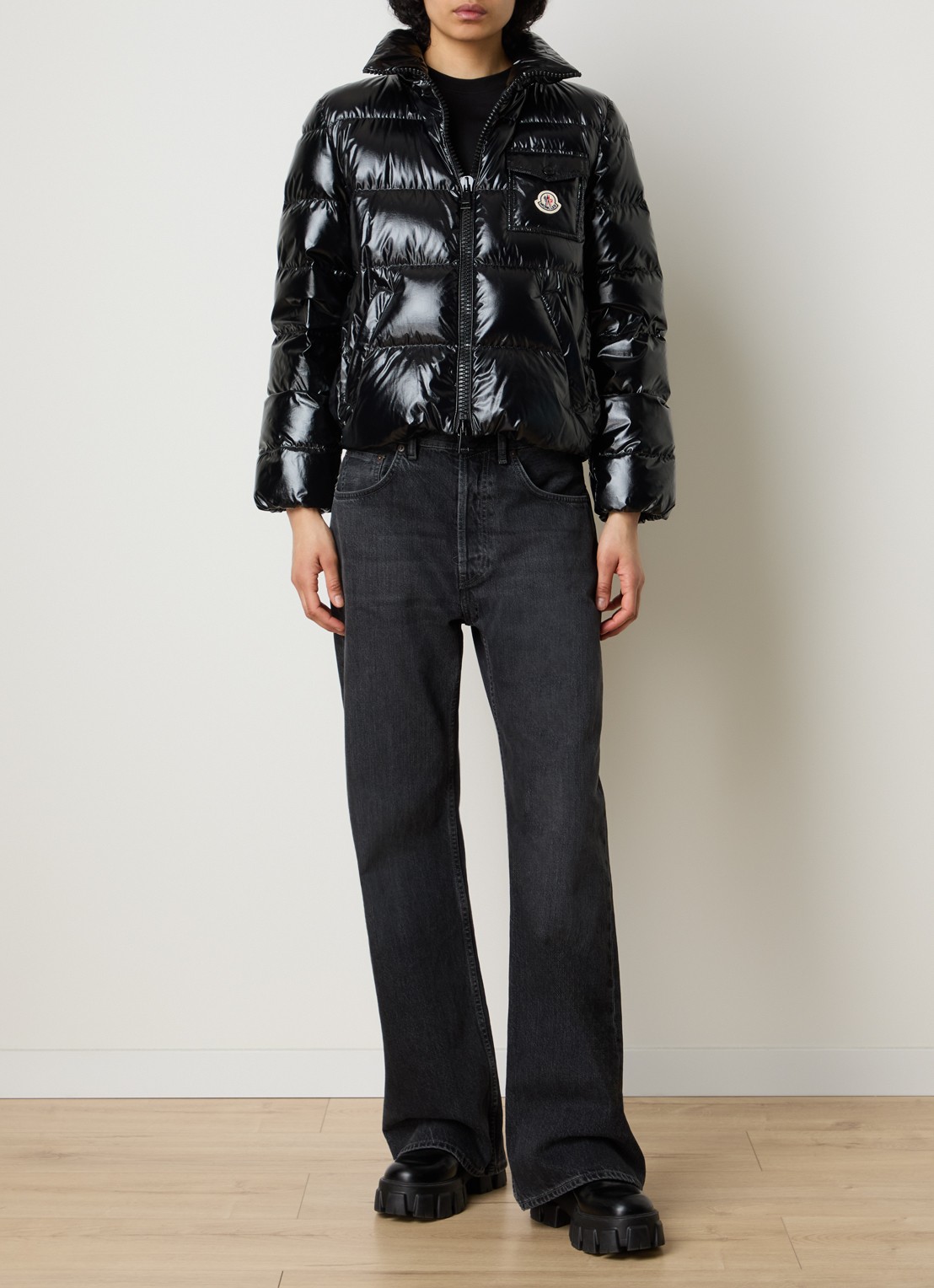 Moncler Andro pufferjack met donsvulling en afneembare capuchon - voorkant 2 zwart