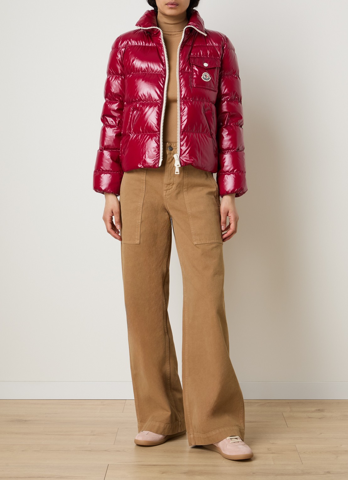 Moncler Andro pufferjack met donsvulling en afneembare capuchon - voorkant 3 kersenrood