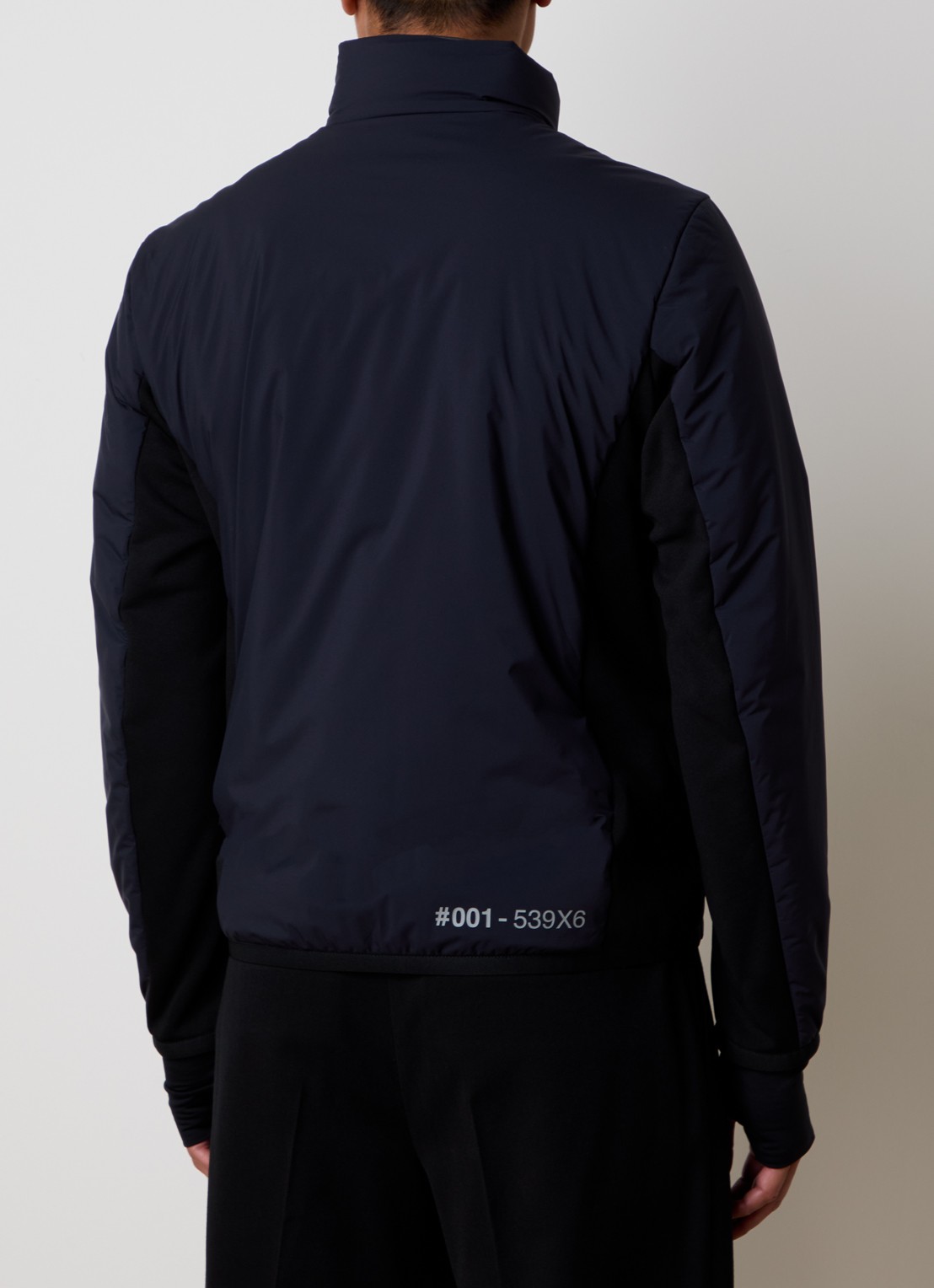 Moncler Araripe gewatteerd jack met donsvulling en waterafstotende coating - achterkant 6 donkerblauw