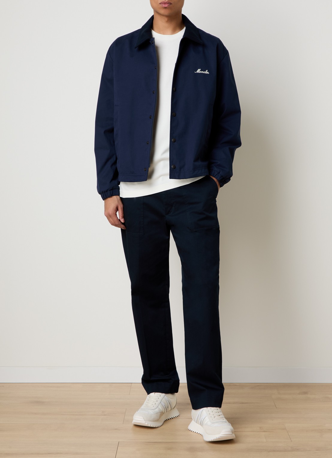 Moncler Arinell jack met logo en steekzakken - voorkant 2 donkerblauw