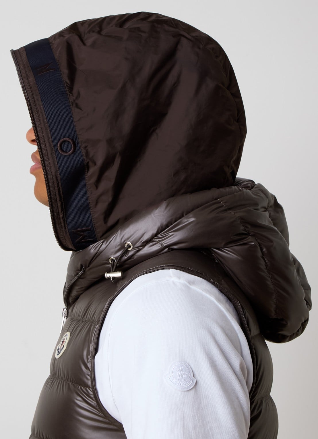 Moncler Barant gewatteerde bodywarmer met logo - detail 2 lichtbruin