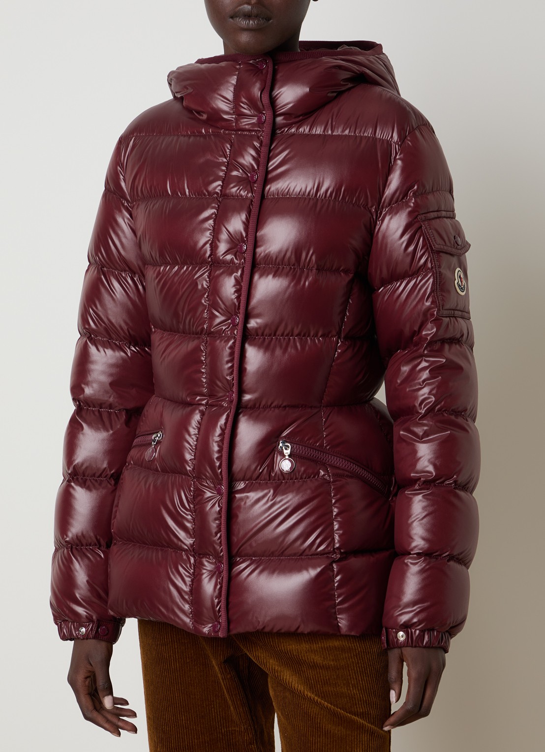 Moncler Barante gewatteerd jack met donsvulling en capuchon - detail 2 bordeauxrood