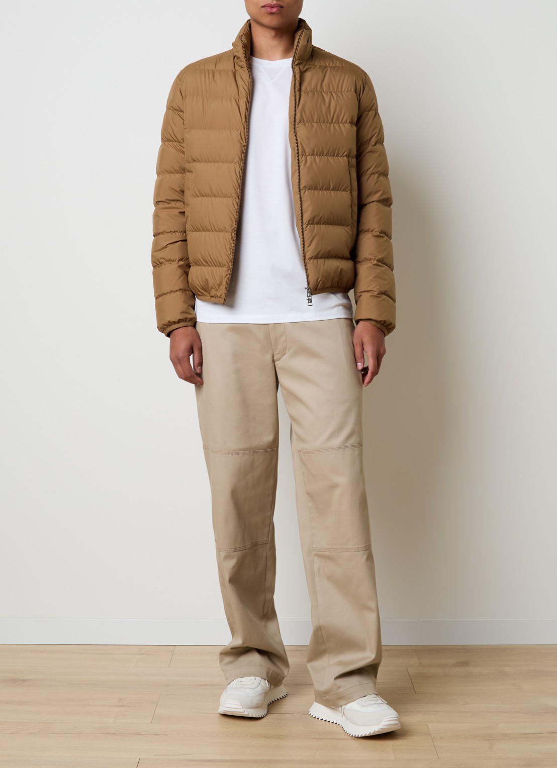 Moncler Baudinet puffer jack met donsvulling en steekzakken - voorkant 5 zand