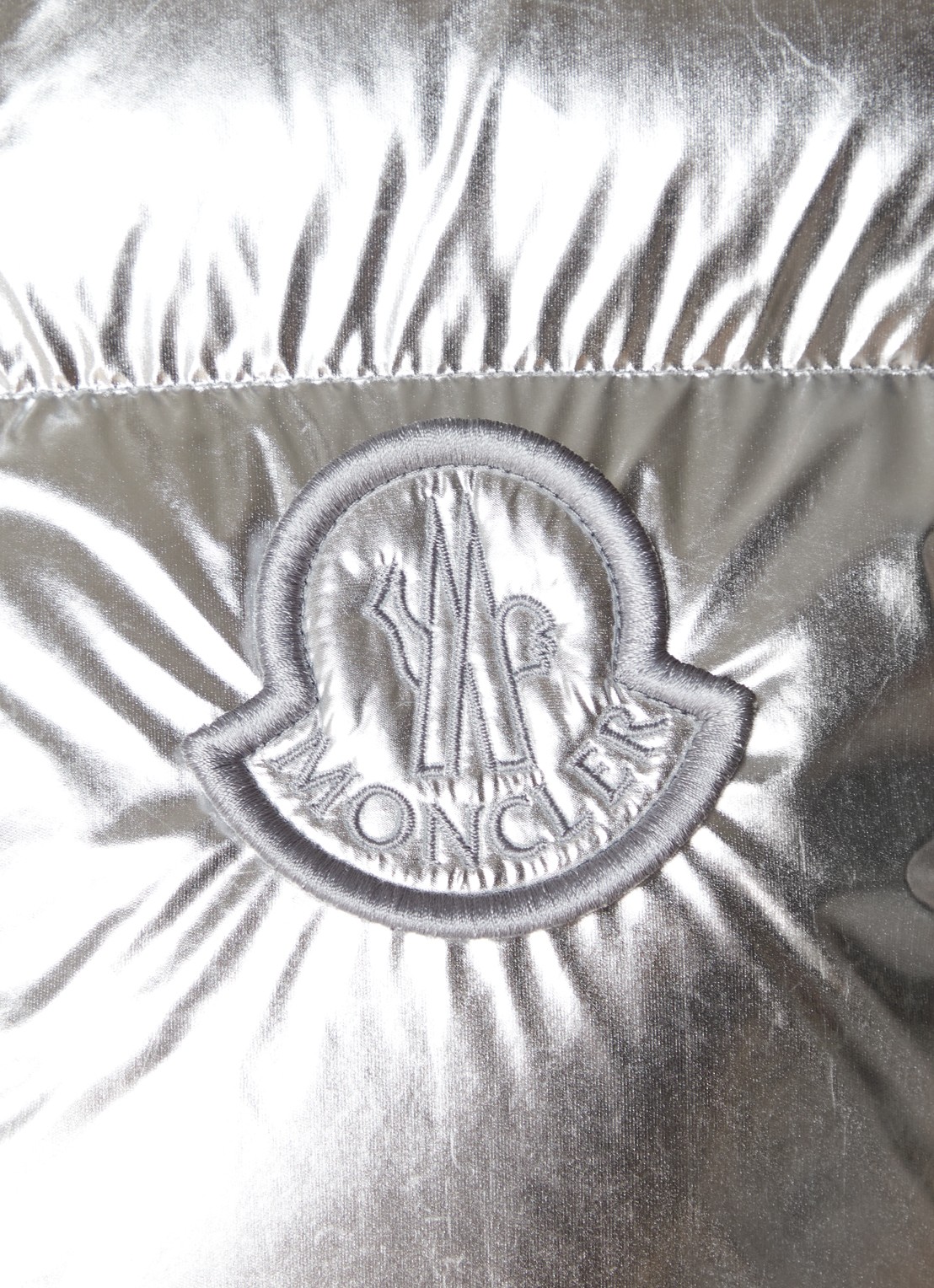 Moncler Blavet bodywarmer met donsvulling en metallic finish - detail 4 zilver