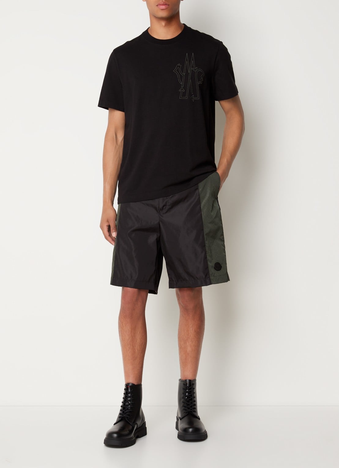 Moncler Born To Protect loose fit korte broek  - voorkant 3 zwart