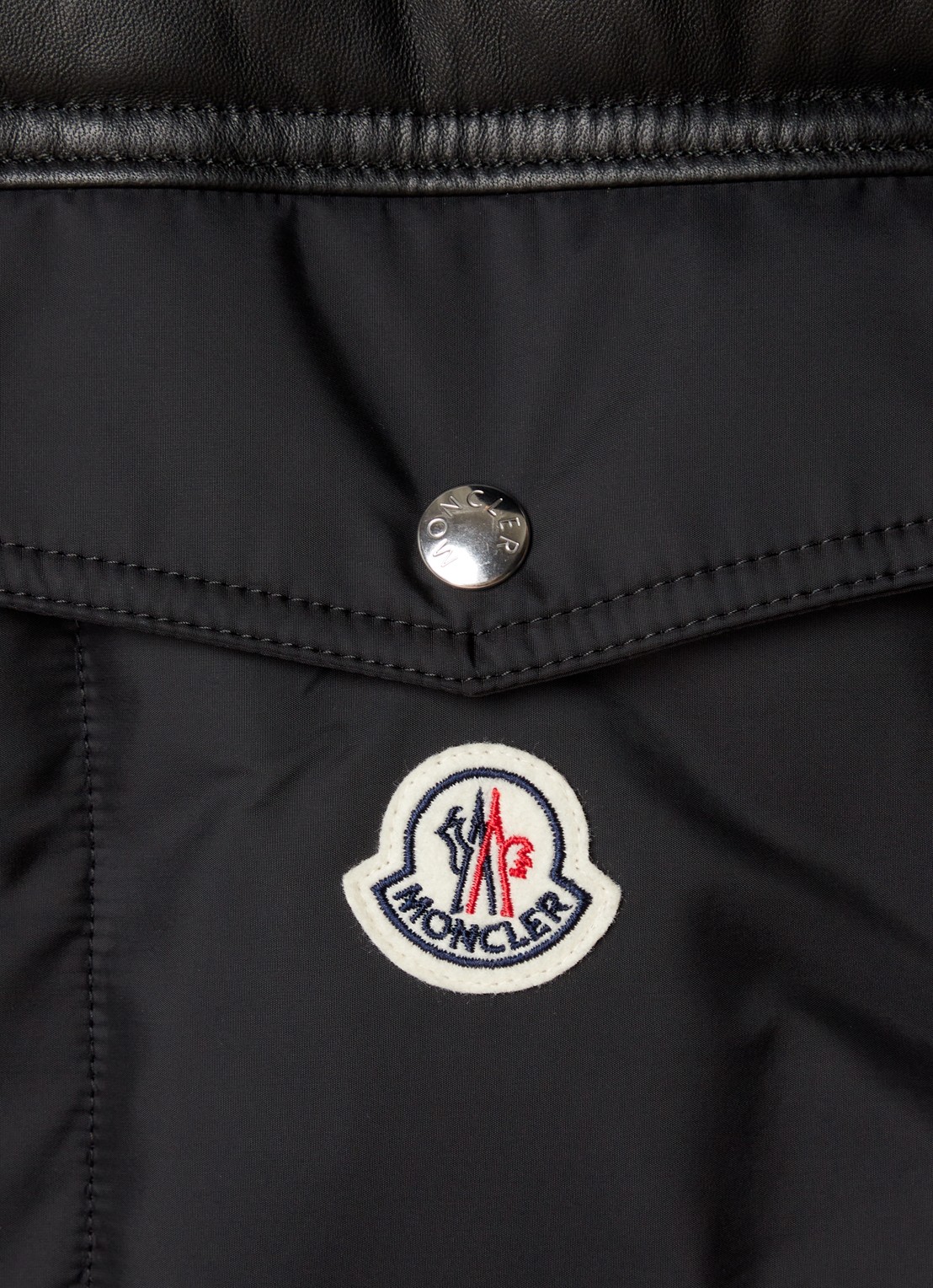 Moncler Braye puffer jack met details van leer en afneembare capuchon  - detail 4 zwart