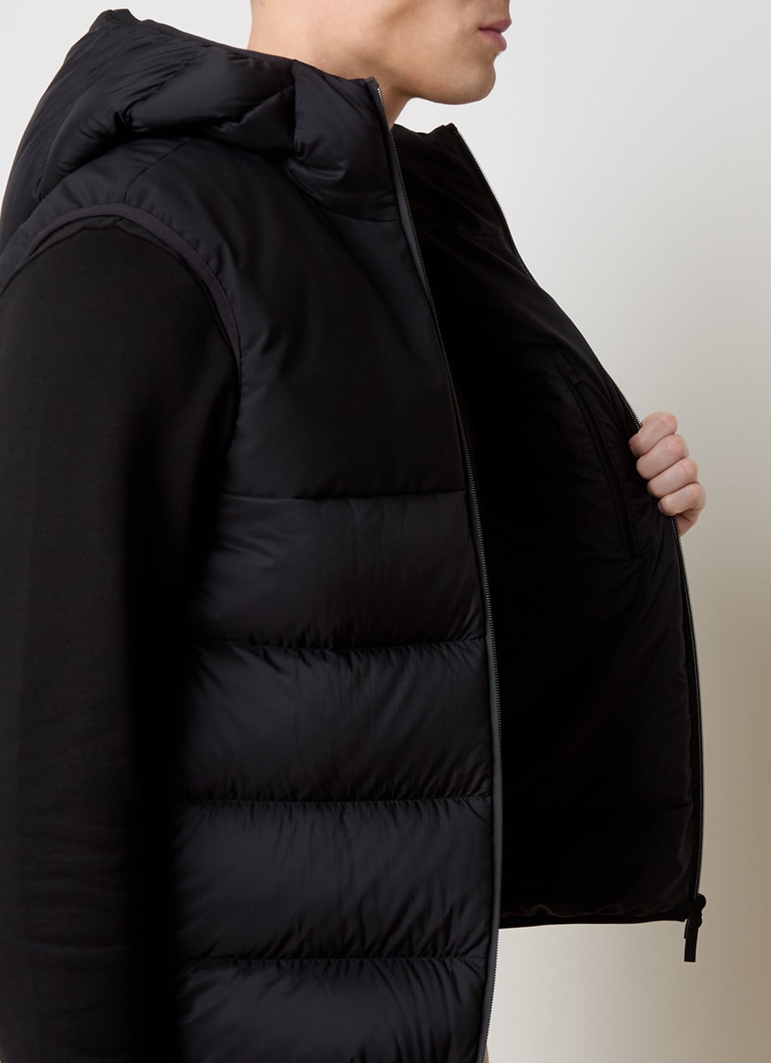 Moncler Bresse gewatteerde bodywarmer met donsvulling en capuchon - detail 3 zwart