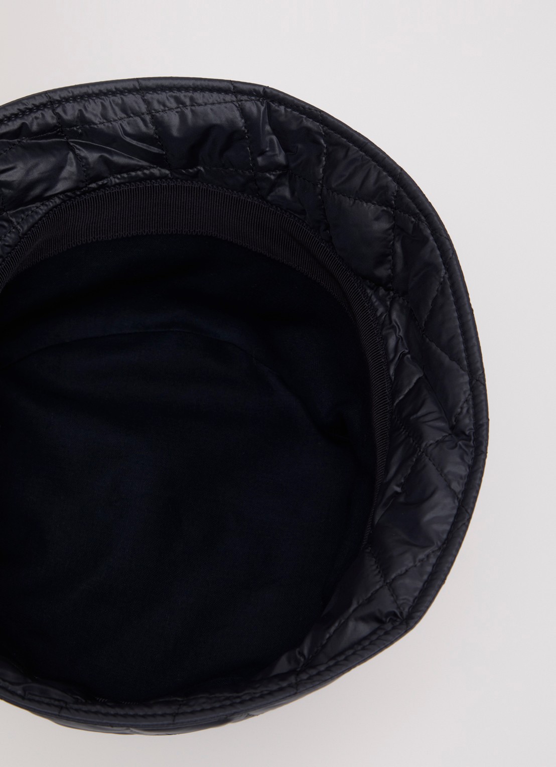 Moncler Bucket hoed met logo en quilt patroon - detail donkerblauw