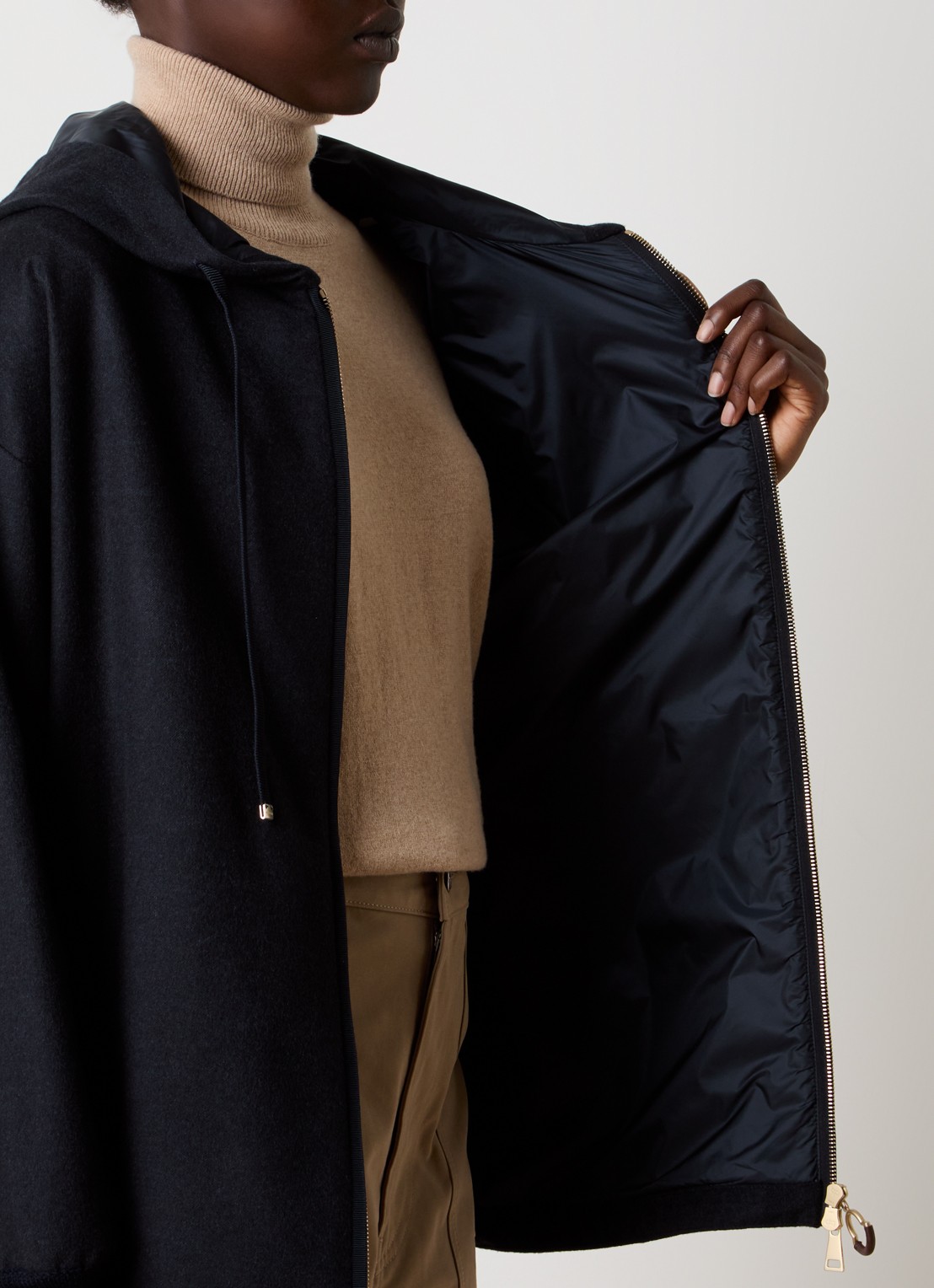 Moncler Camicia fijngebreid vest in kasjmierblend met capuchon - detail 6 donkerblauw