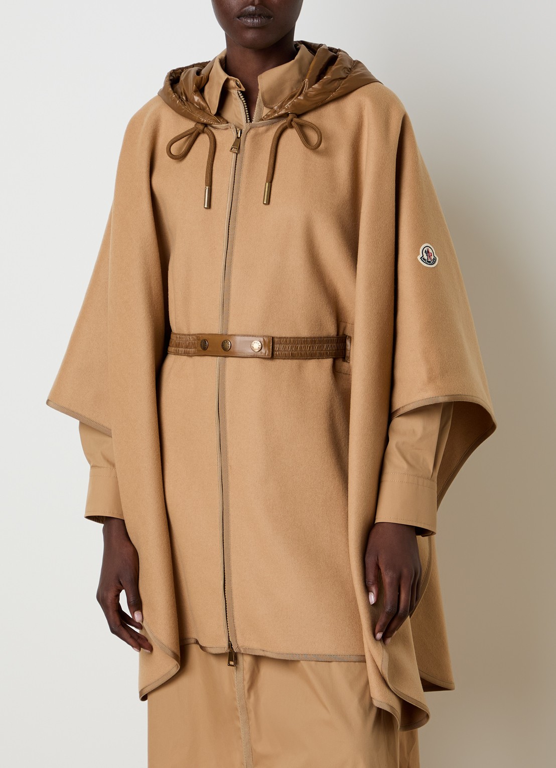 Moncler Cape in wolblend met ceintuur en capuchon - detail 4 camel