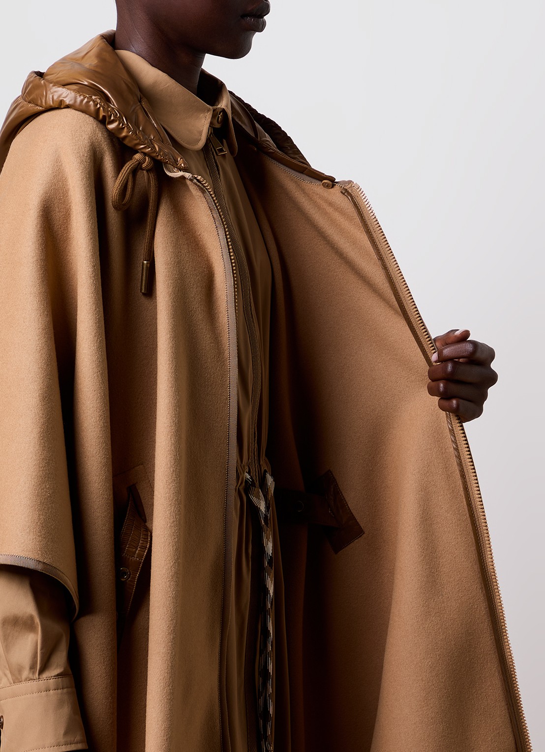 Moncler Cape in wolblend met ceintuur en capuchon - detail 6 camel