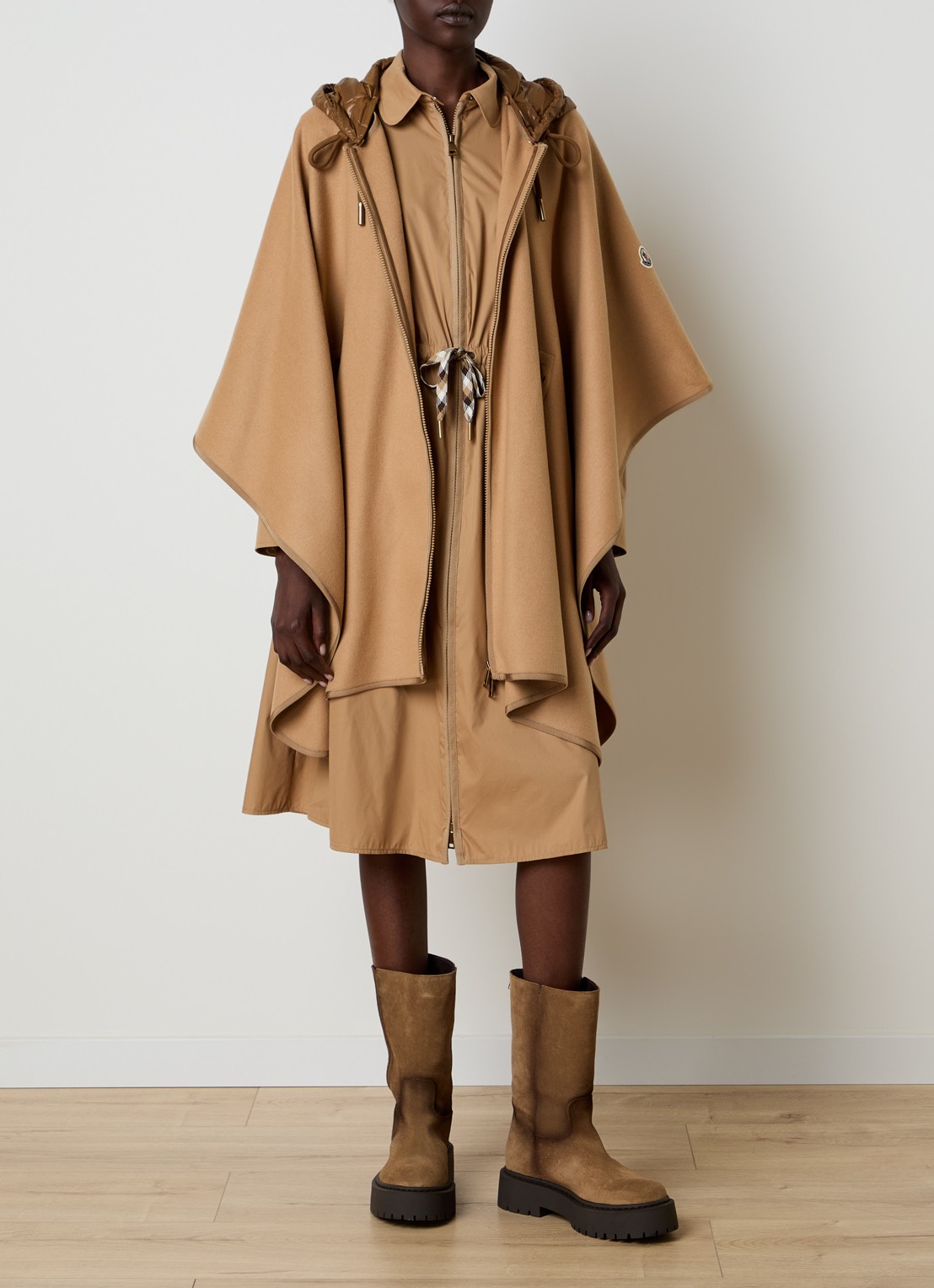 Moncler Cape in wolblend met ceintuur en capuchon - voorkant 3 camel