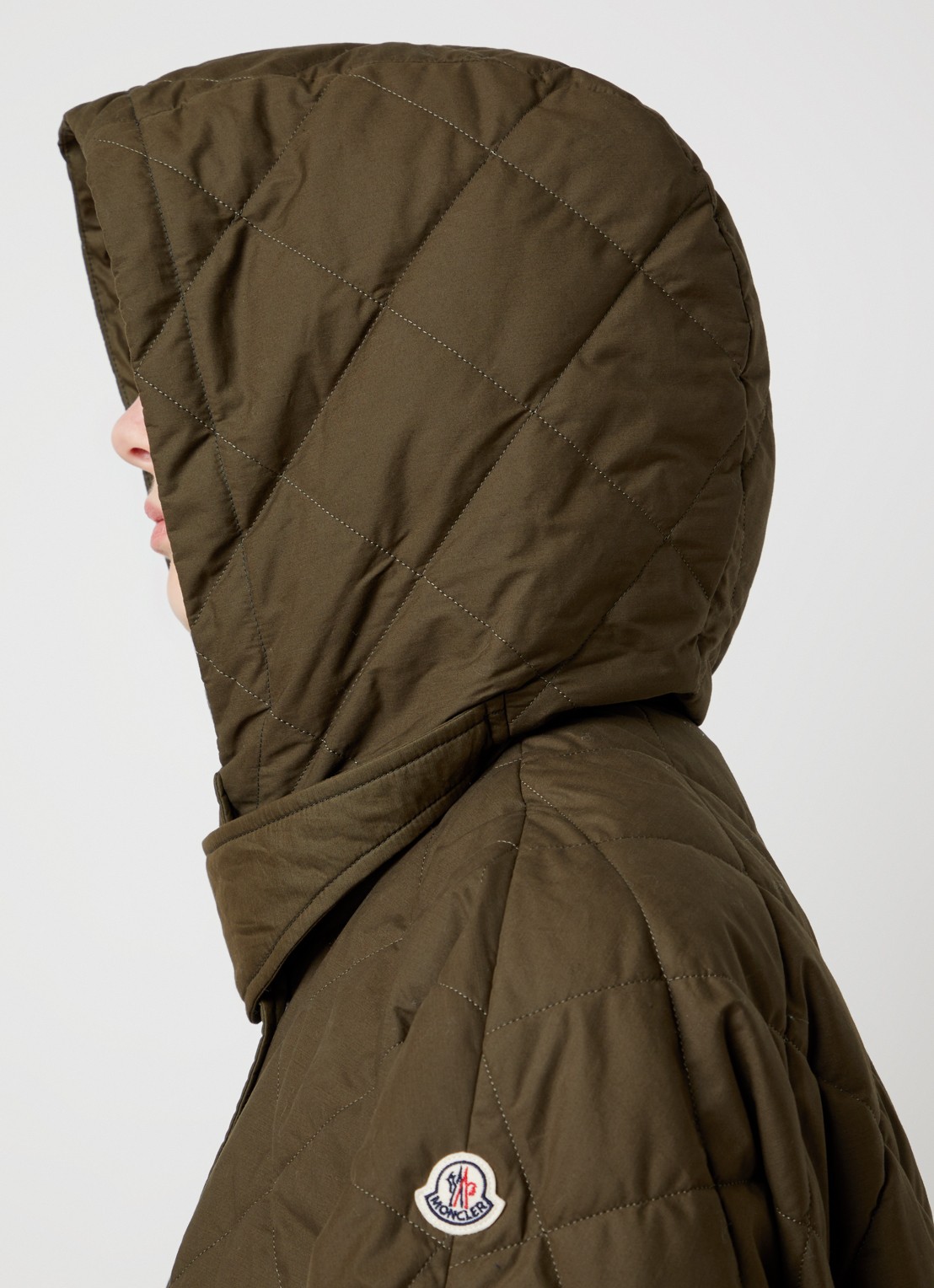 Moncler Cape met capuchon en steekzakken - detail 5 bronsgroen