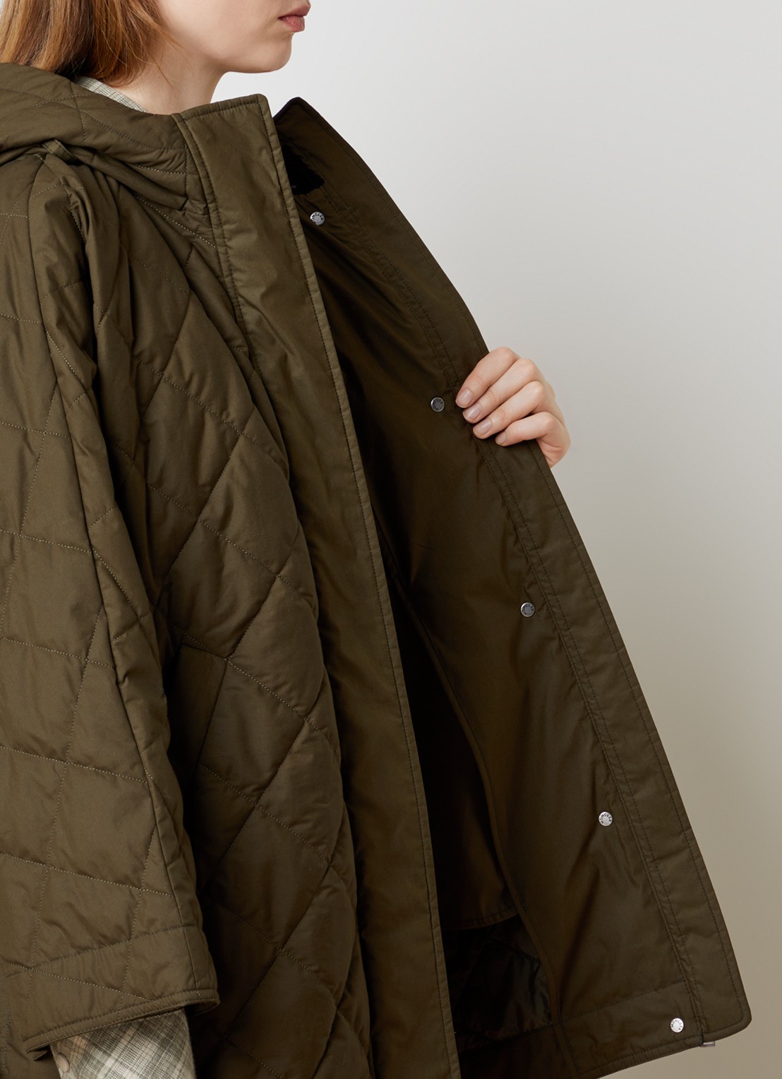 Moncler Cape met capuchon en steekzakken - detail 6 bronsgroen