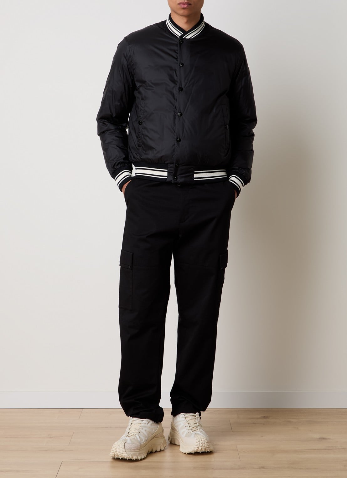 Moncler Chevrerie gewatteerd bomberjack met donsvulling - voorkant 7 zwart
