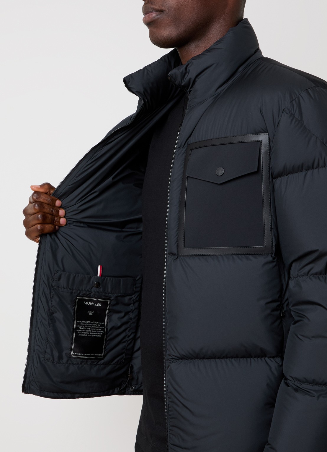 Moncler Chinon puffer jack met borstzak en donsvulling - detail 5 zwart