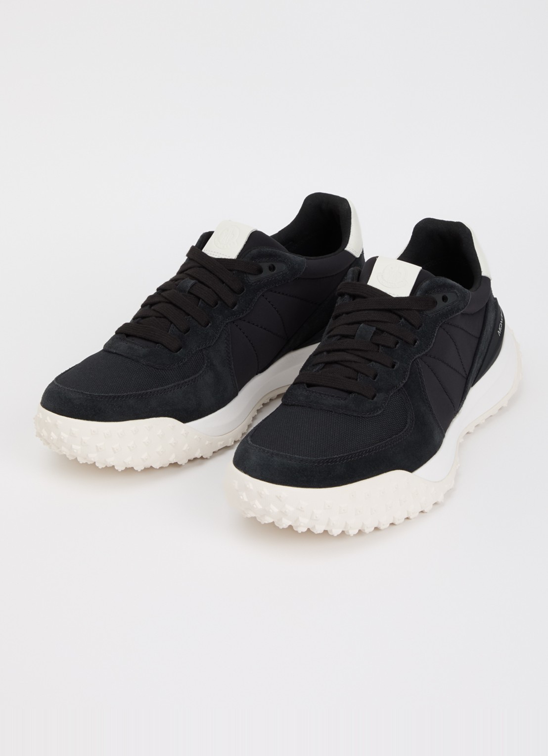 Moncler City Trek sneaker van mesh met details van suède  - detail zwart