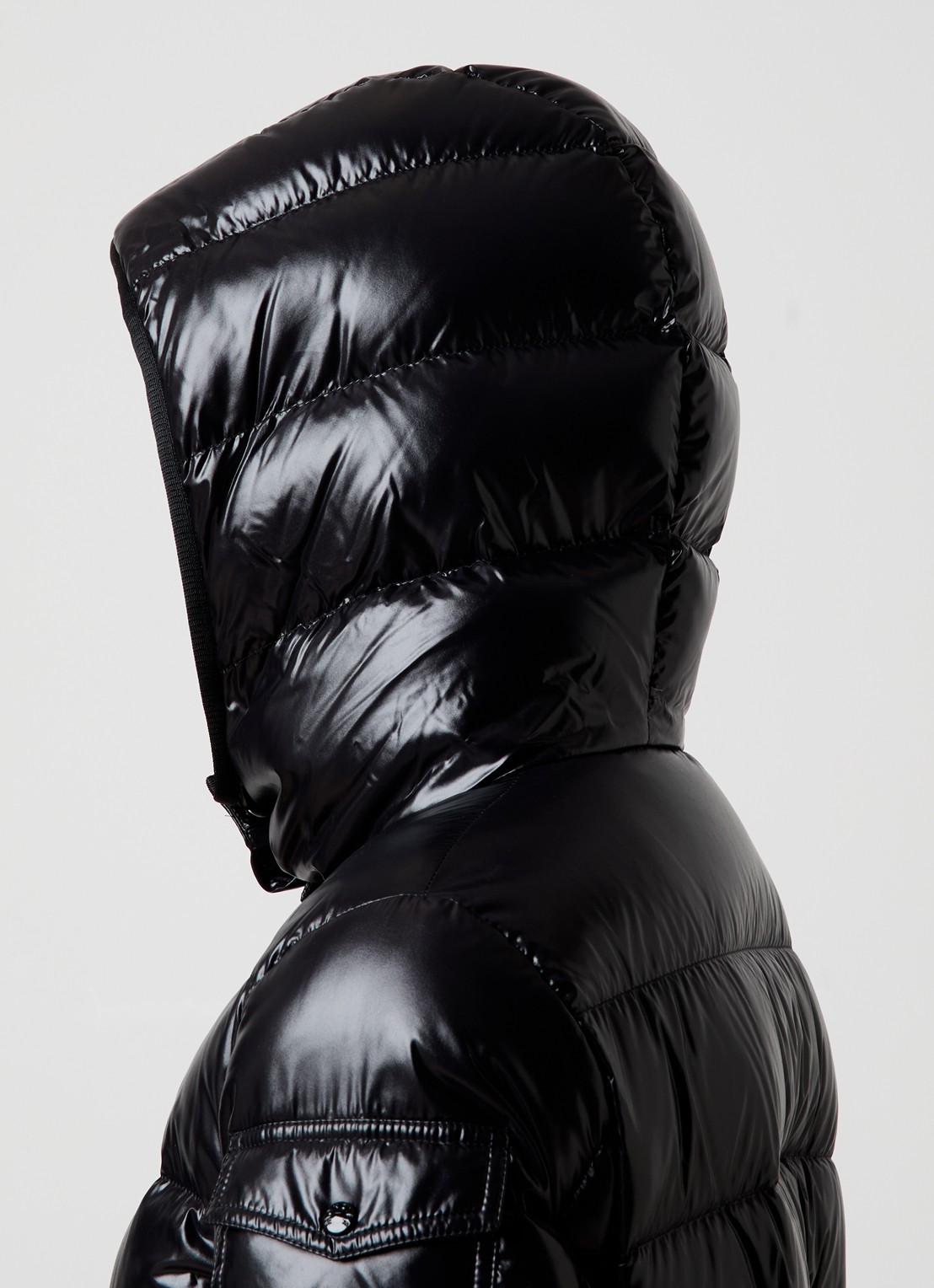 Moncler Courcelle longline puffer jas met glanzende finish en logo - detail 6 zwart