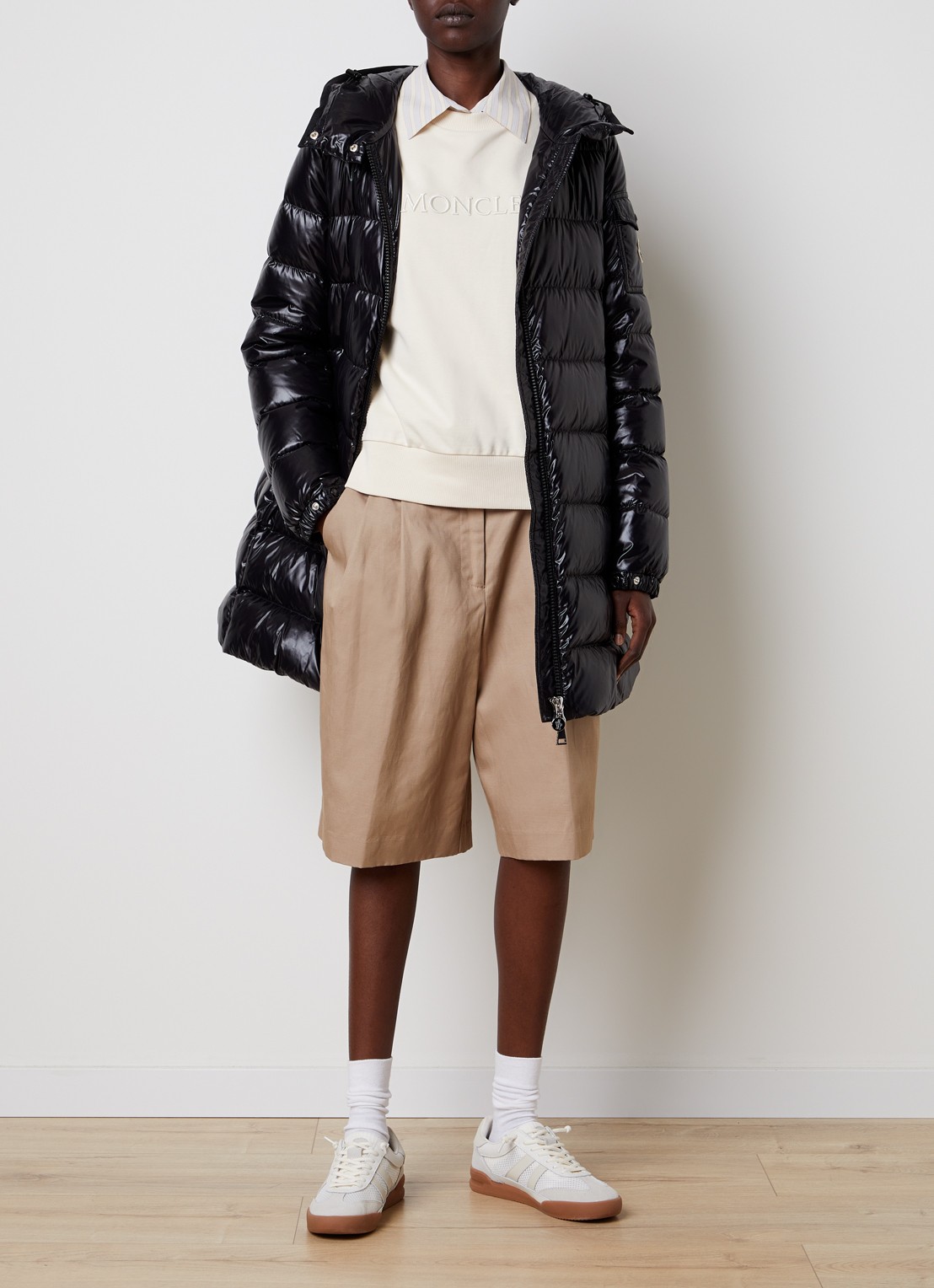 Moncler Courcelles puffer jack met donsvulling en ritszakken - voorkant 5 zwart