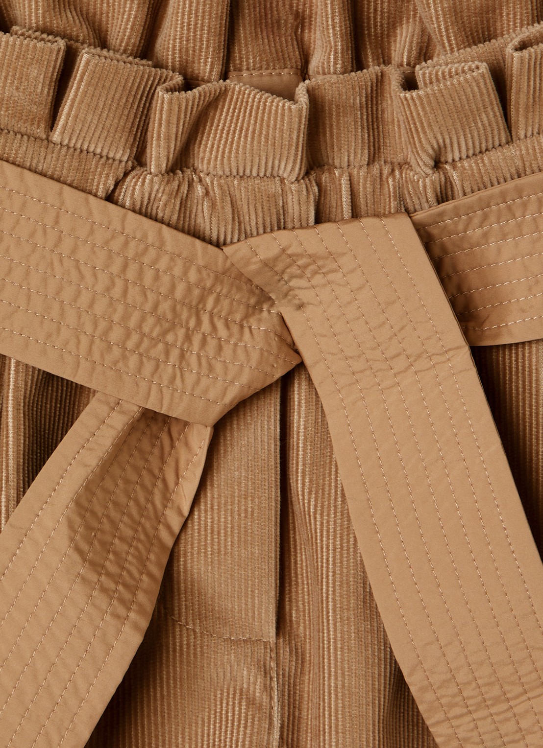 Moncler Culotte van corduroy met ceintuur - detail cognac