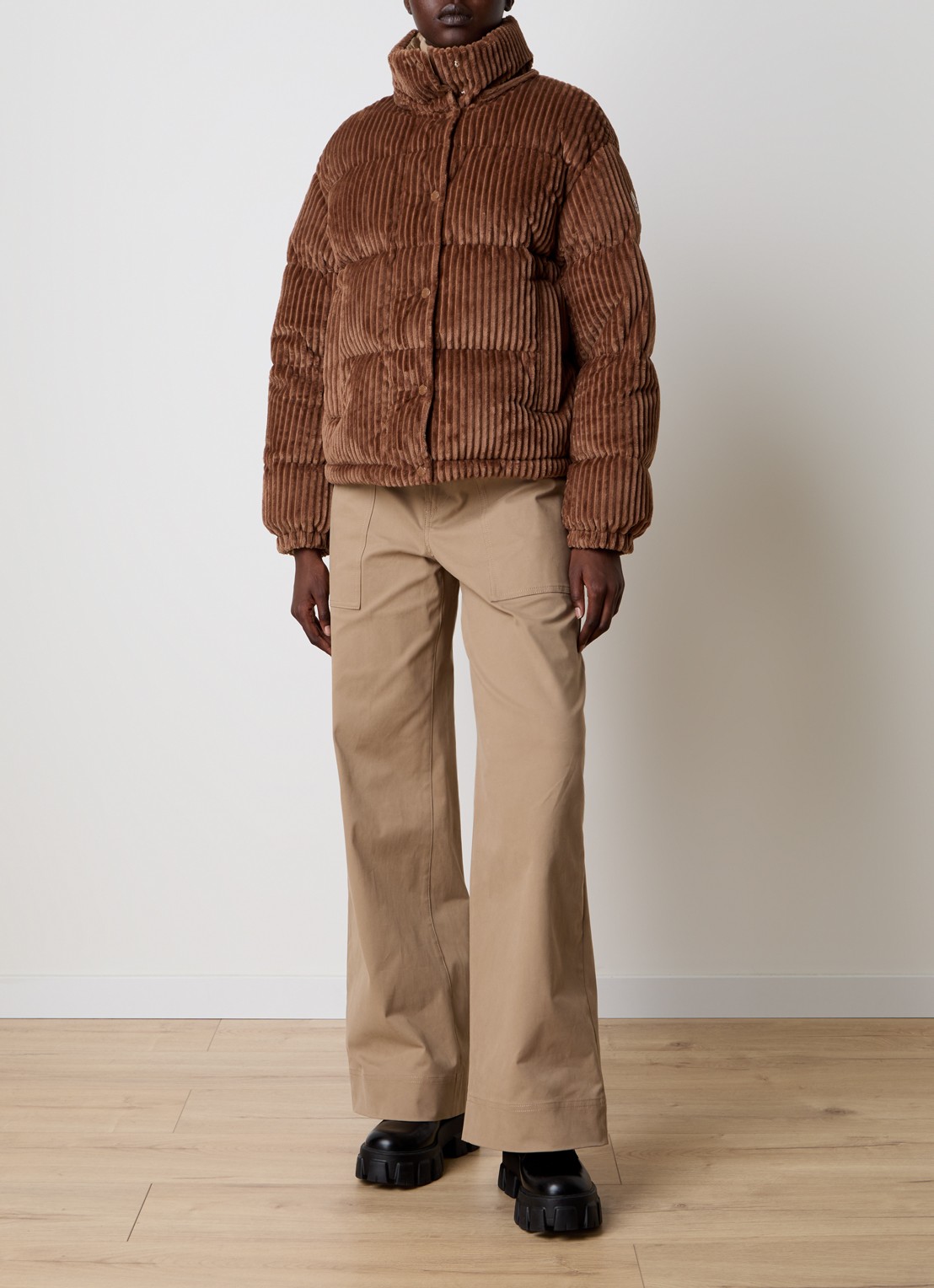 Moncler Daos puffer jack van corduroy met donsvulling en capuchon - voorkant 6 goud