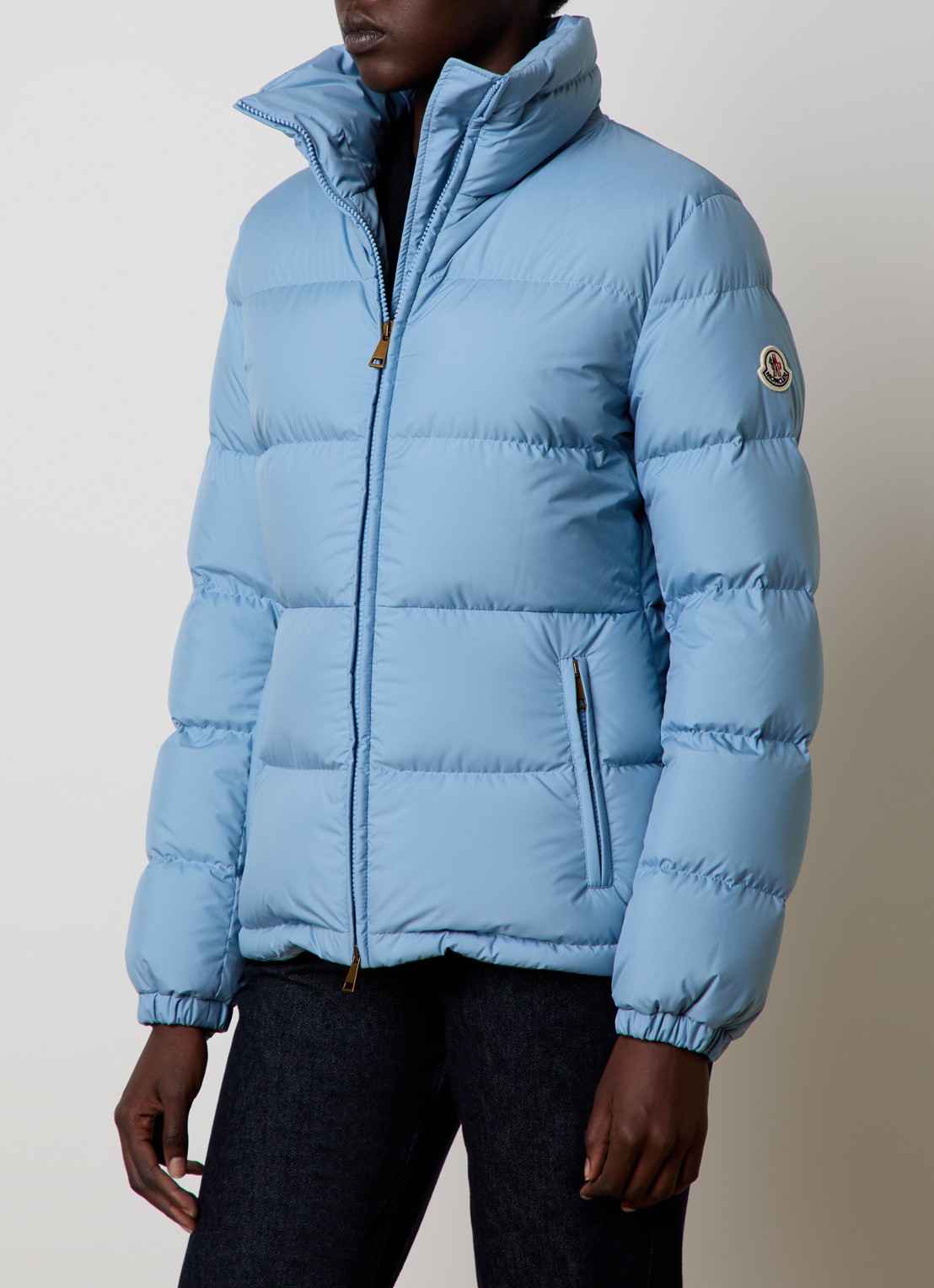 Moncler Dourbe puffer jack met donsvulling en logo - detail 2 lichtblauw