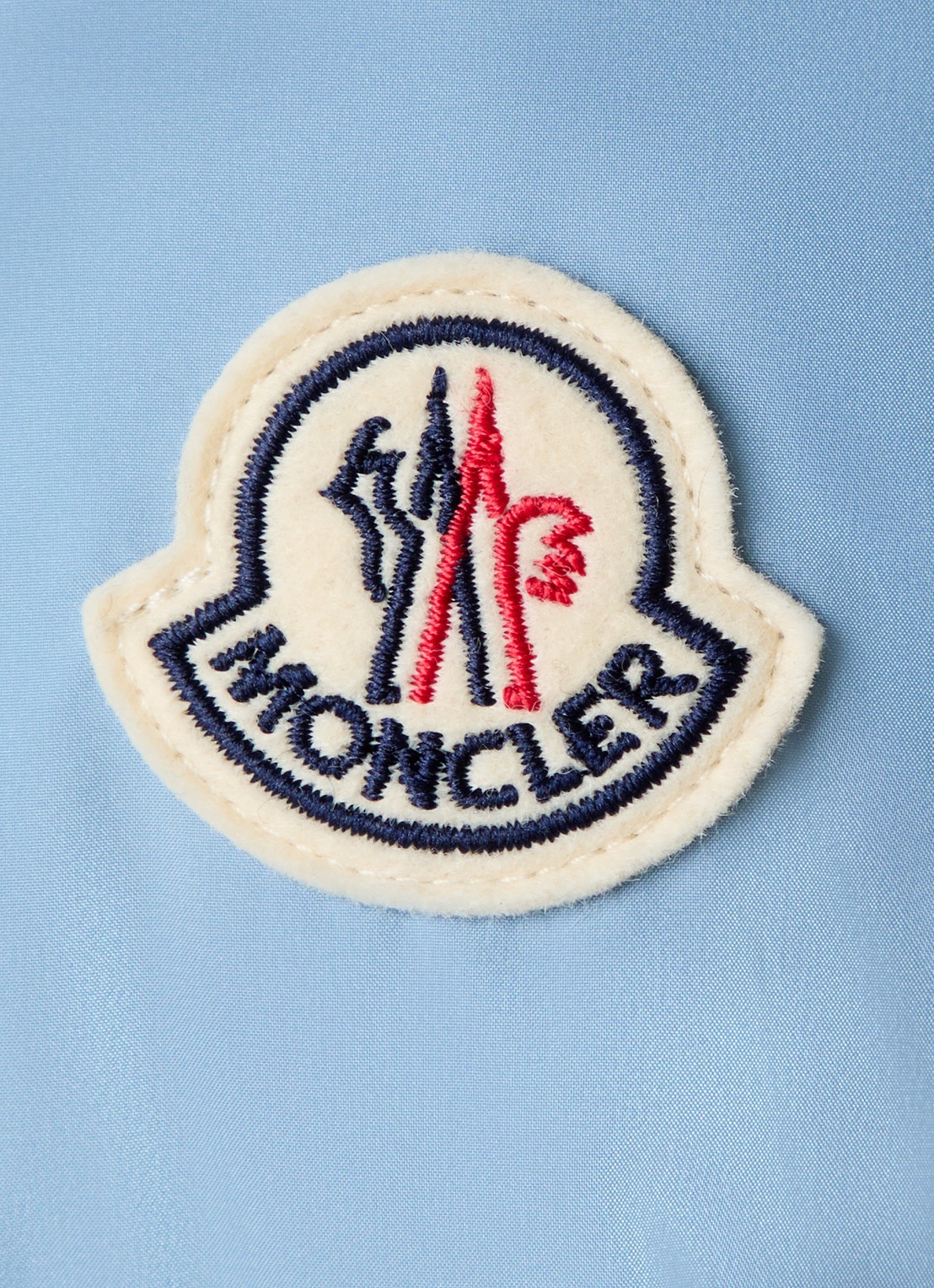 Moncler Dourbe puffer jack met donsvulling en logo - detail 4 lichtblauw