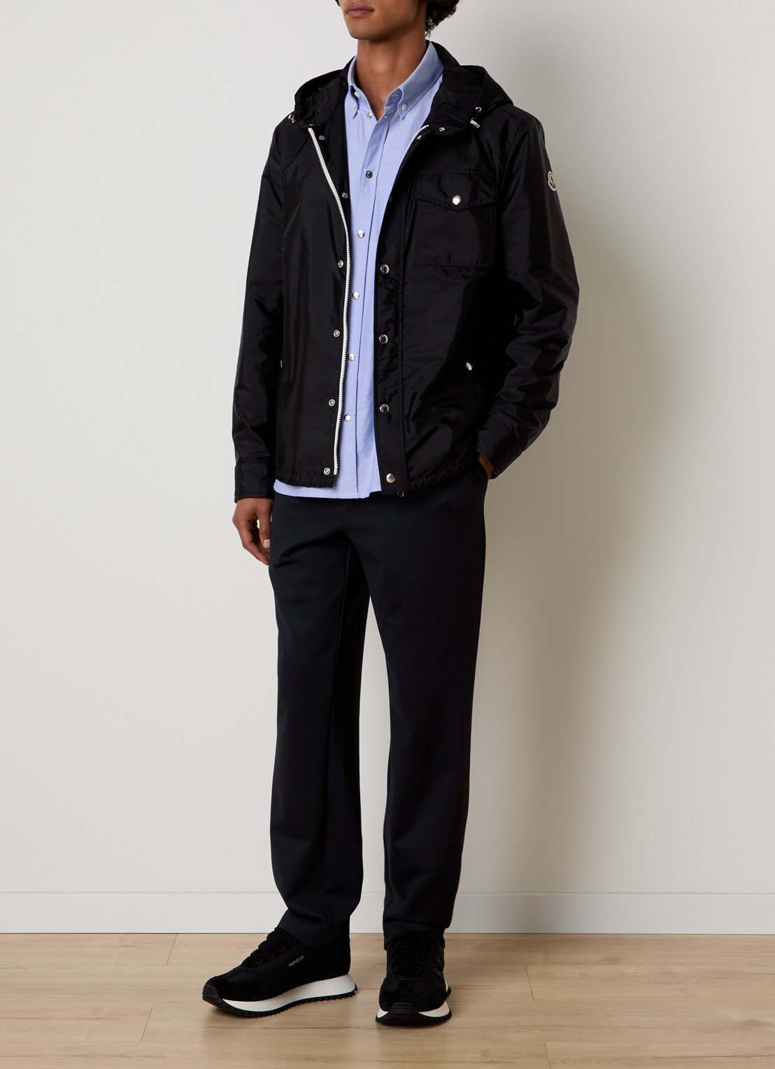 Moncler Duvainne windjack met capuchon en logo - voorkant 2 zwart