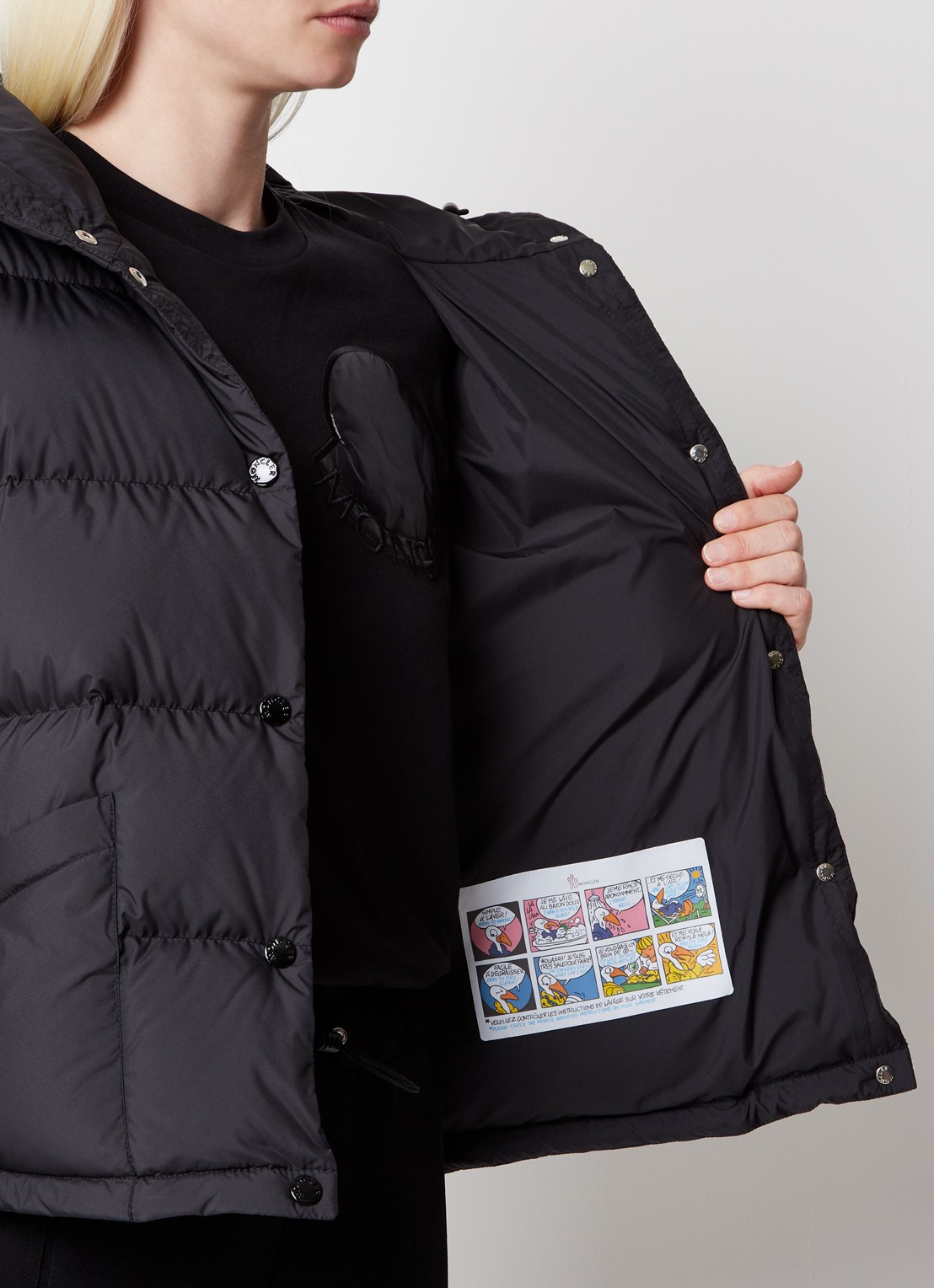 Moncler Ebre puffer jack met donsvulling en logoborduring - detail 6 zwart