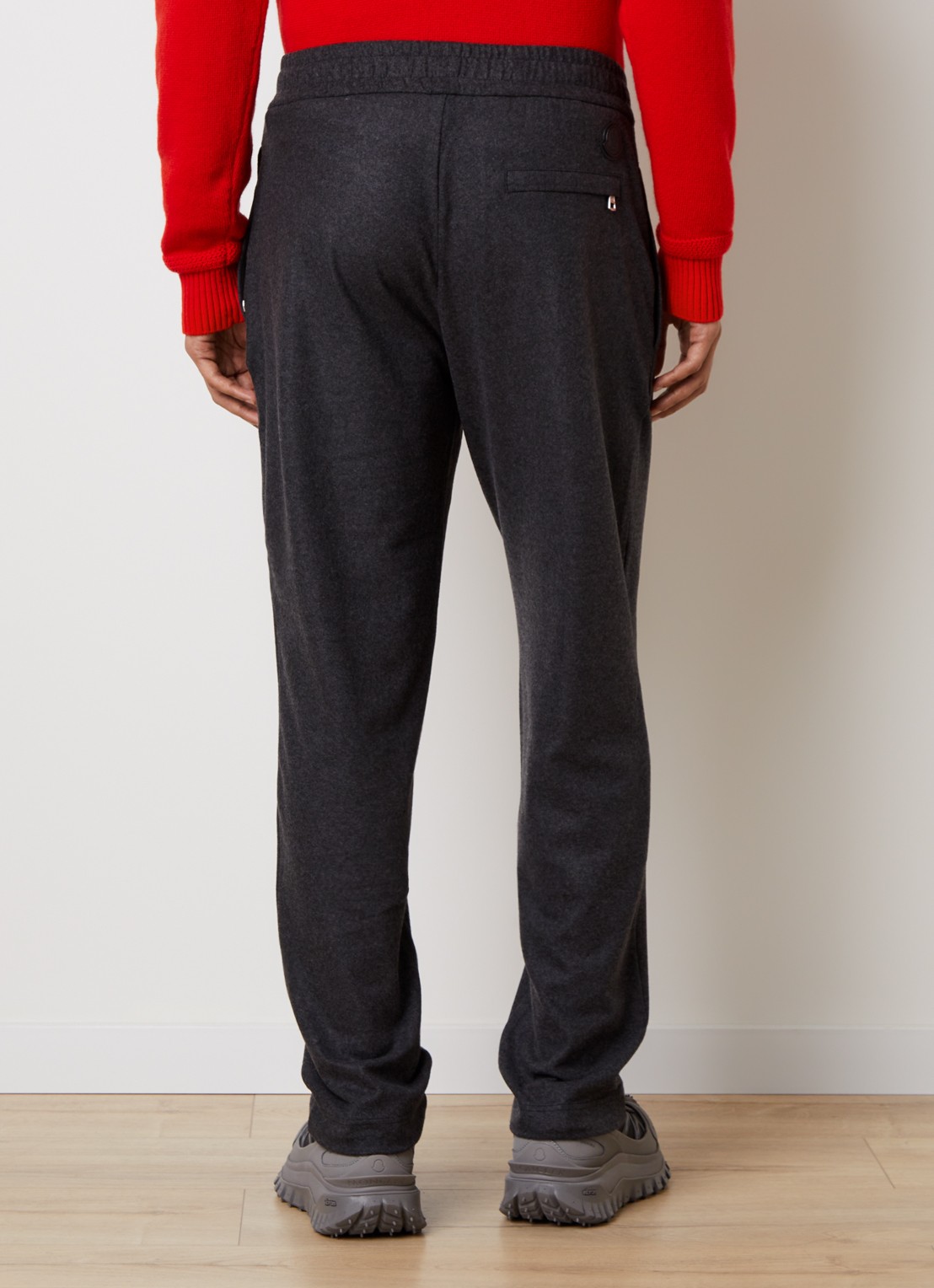 Moncler Edit slim fit pantalon met steekzakken - achterkant antraciet