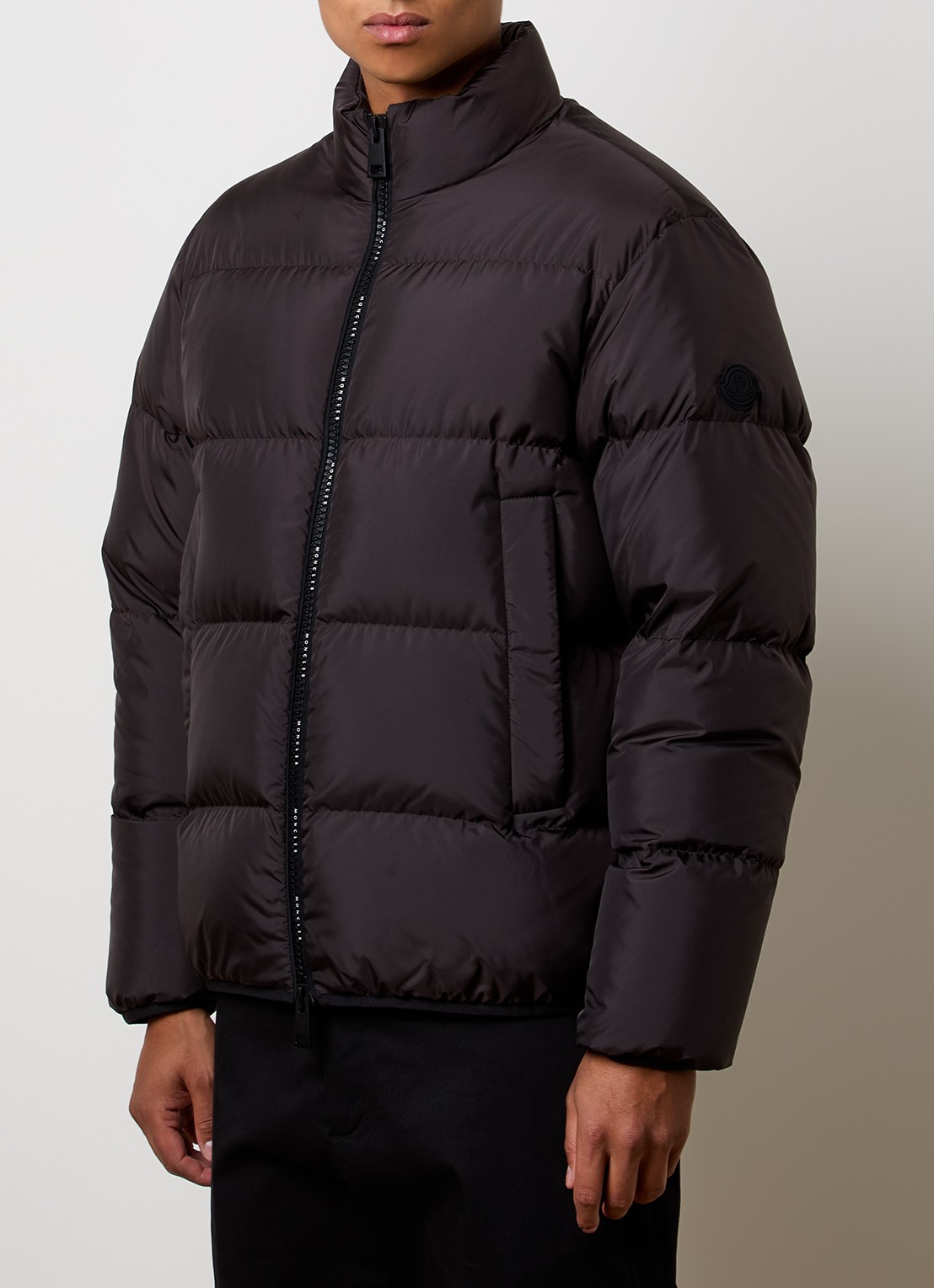 Moncler Erterle puffer jack met donsvulling en steekzakken - detail 4 donkerbruin