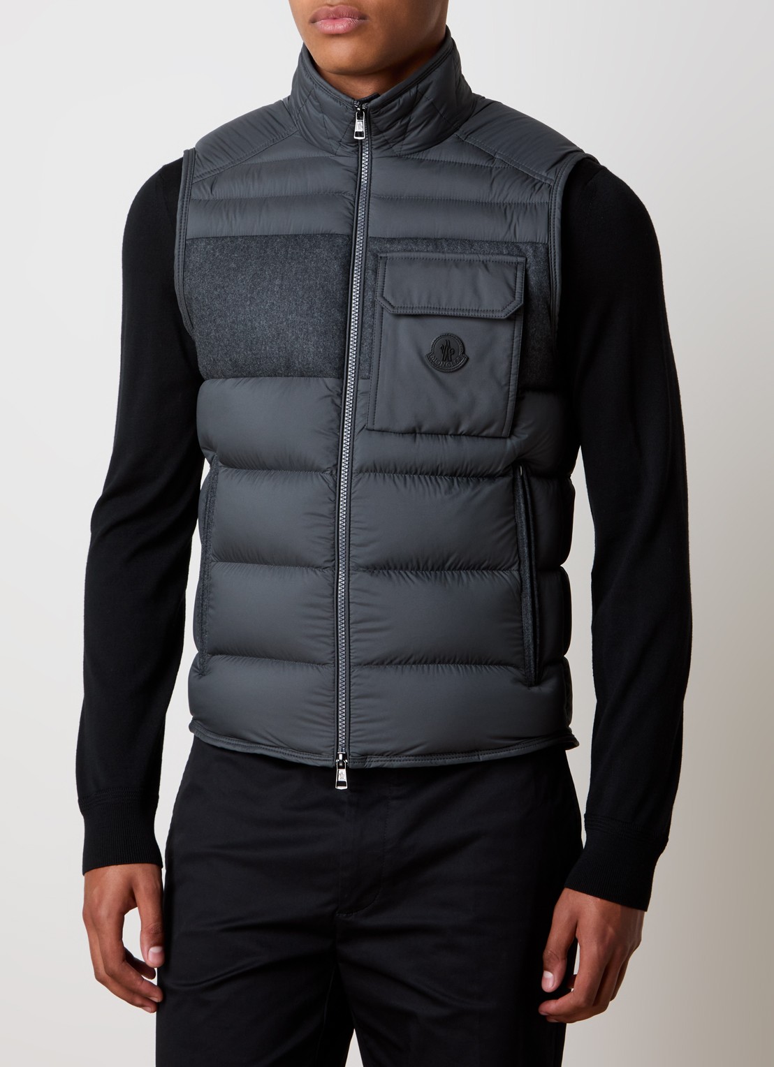 Moncler Estagnous gewatteerde bodywarmer met ritszakken - detail donkergrijs
