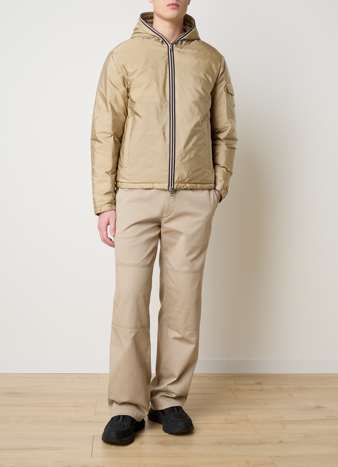 Moncler Evettes gewatteerd jack met donsvulling en logo - voorkant 2 zand