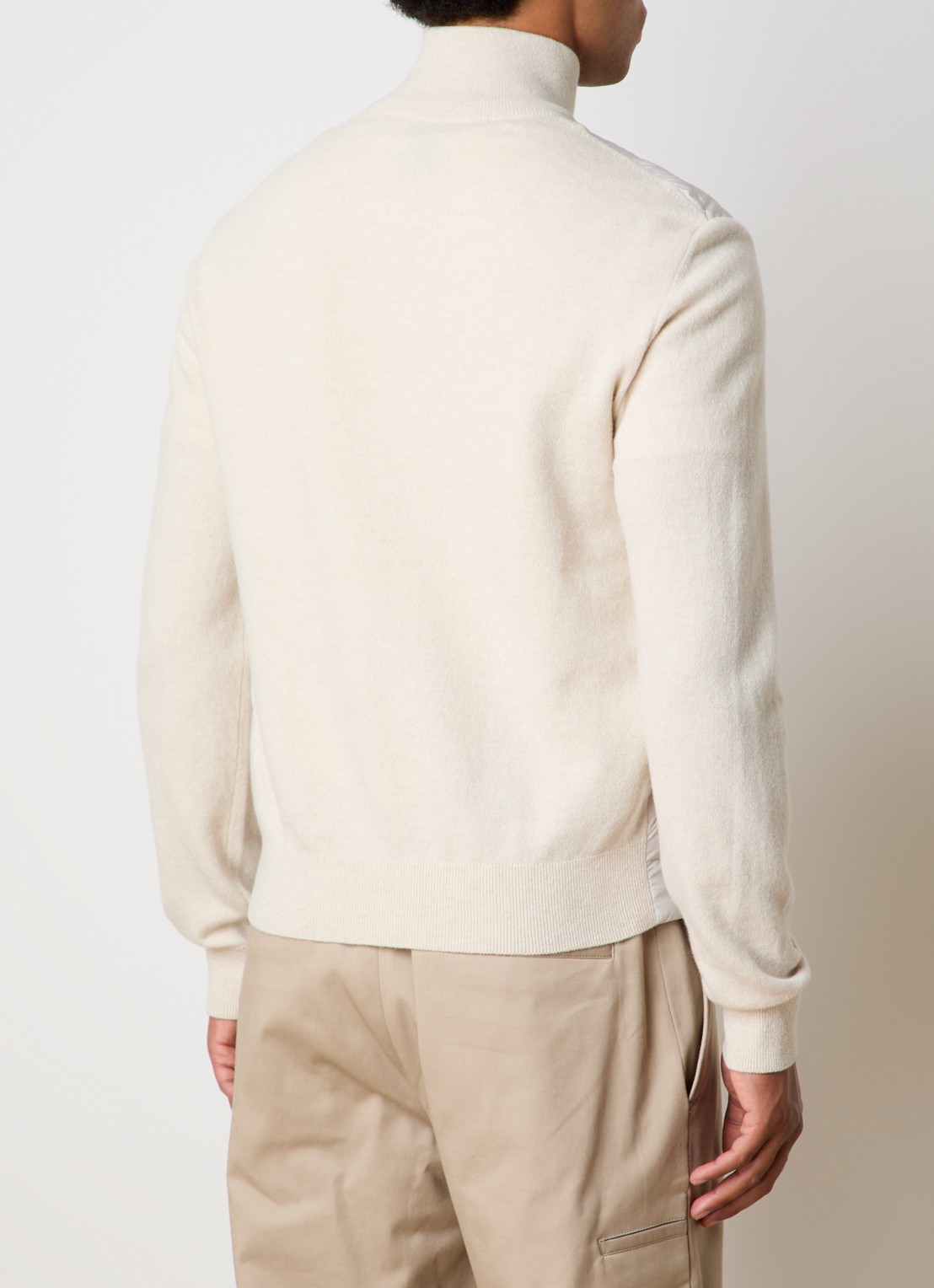 Moncler Fijngebreid vest met gewatteerd voorpand in kasjmierblend met donsvulling - achterkant creme