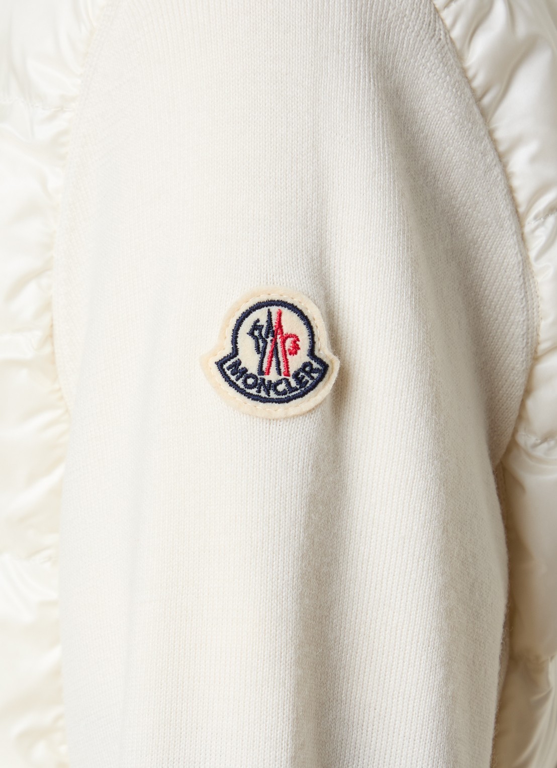 Moncler Fijngebreid vest van scheerwol met gewatteerd voorpand en donsvulling - detail 2 wit