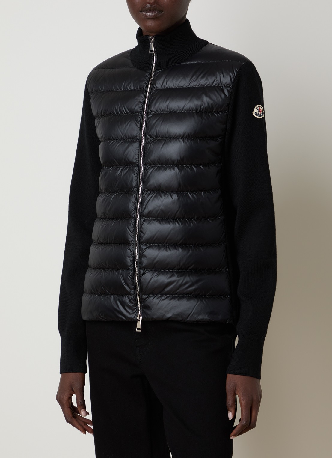 Moncler Fijngebreid vest van scheerwol met gewatteerd voorpand en donsvulling - detail zwart