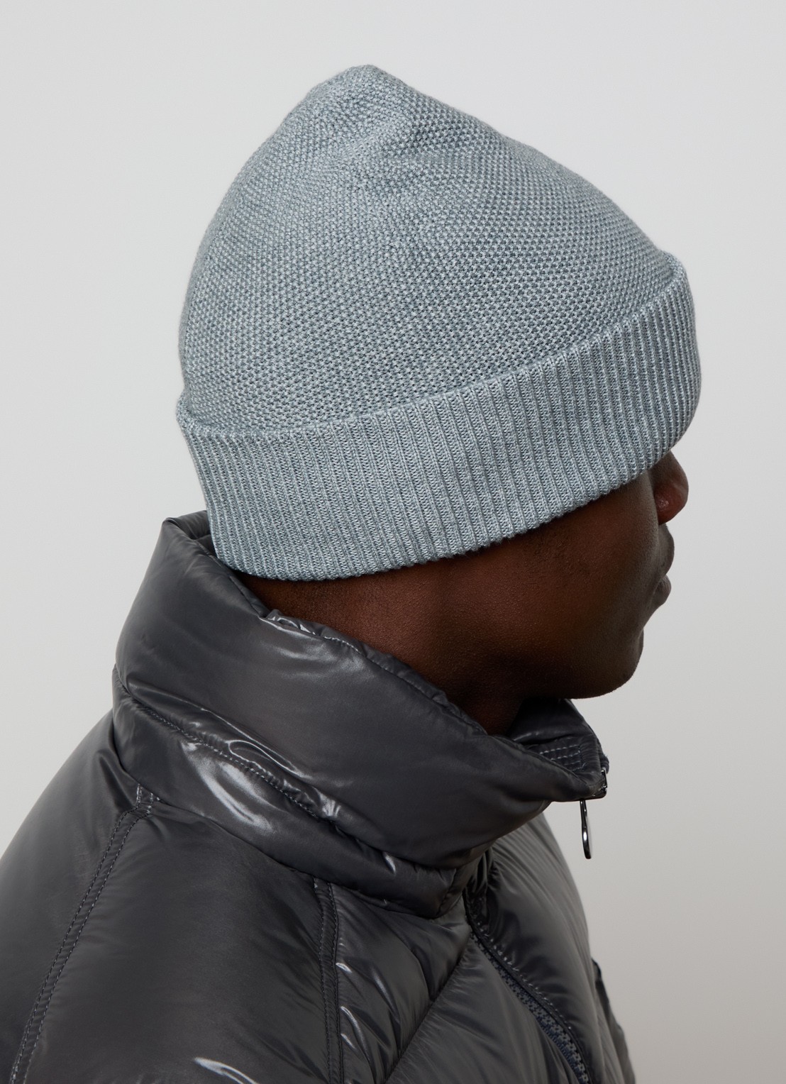Moncler Fijngebreide muts in kasjmierblend met logo - voorkant 2 grijsmele