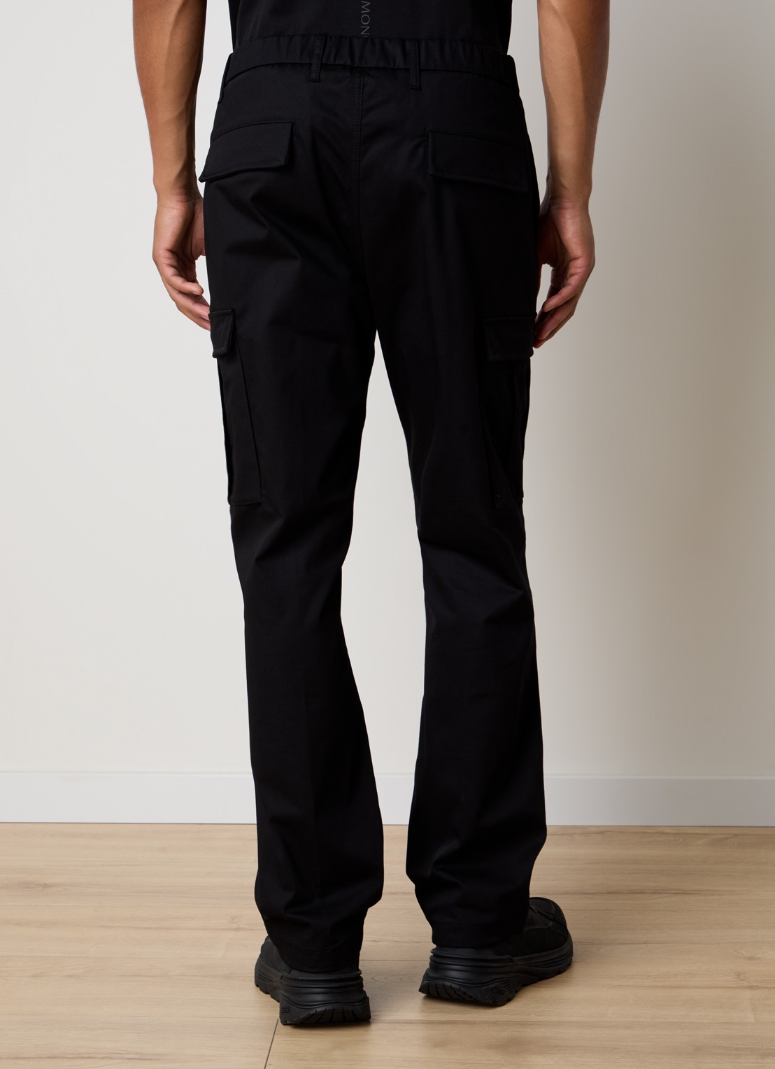 Moncler Gabardine tapered fit cargobroek met logo - achterkant 6 zwart
