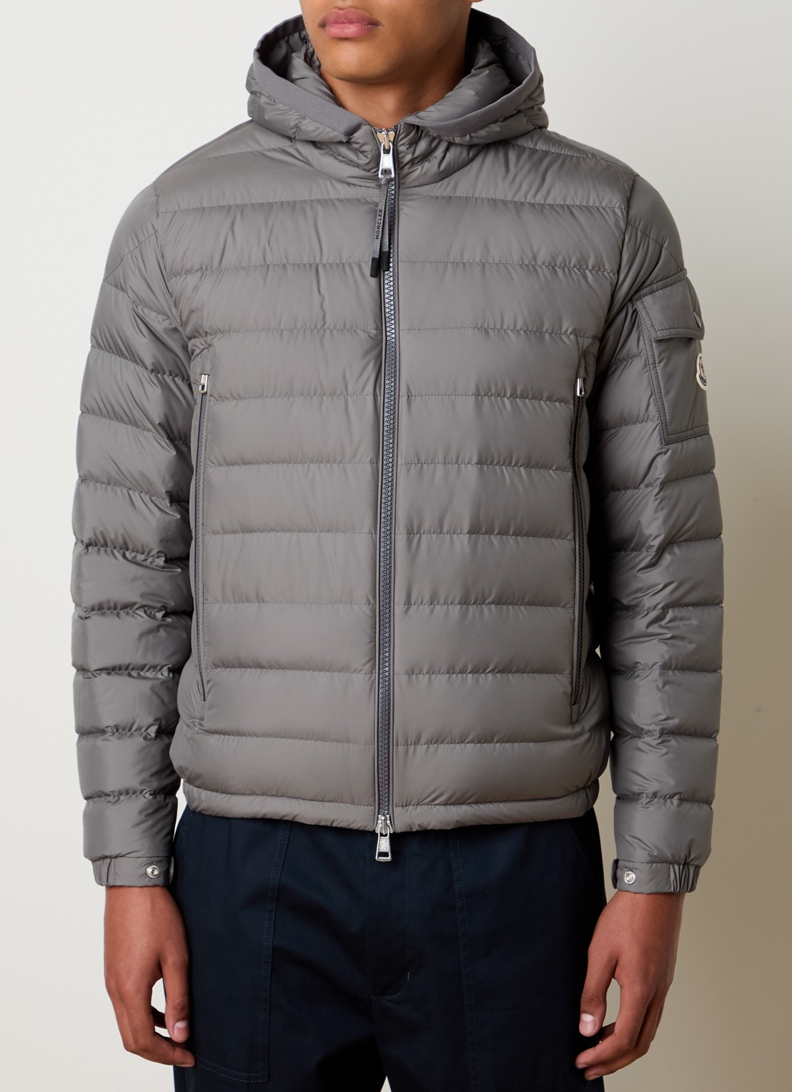 Moncler Galion gewatteerd jack met donsvulling en capuchon - detail 4 grijs