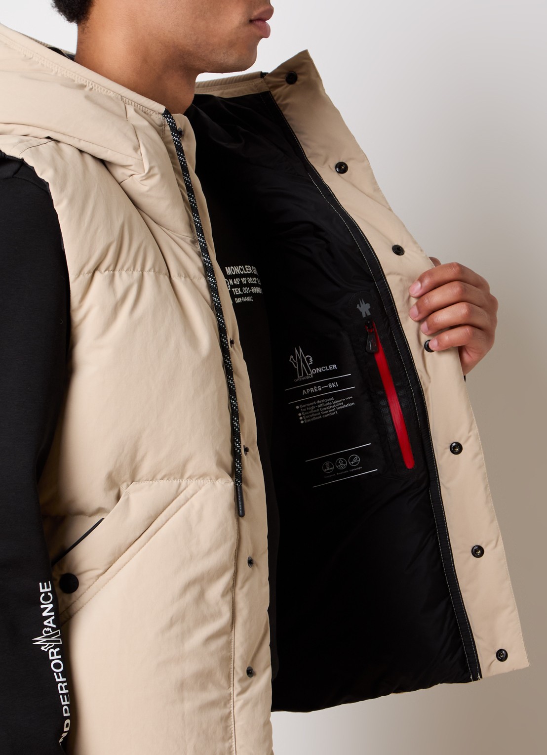 Moncler Gewatteerde bodywarmer met donsvulling en capuchon - detail 4 beige