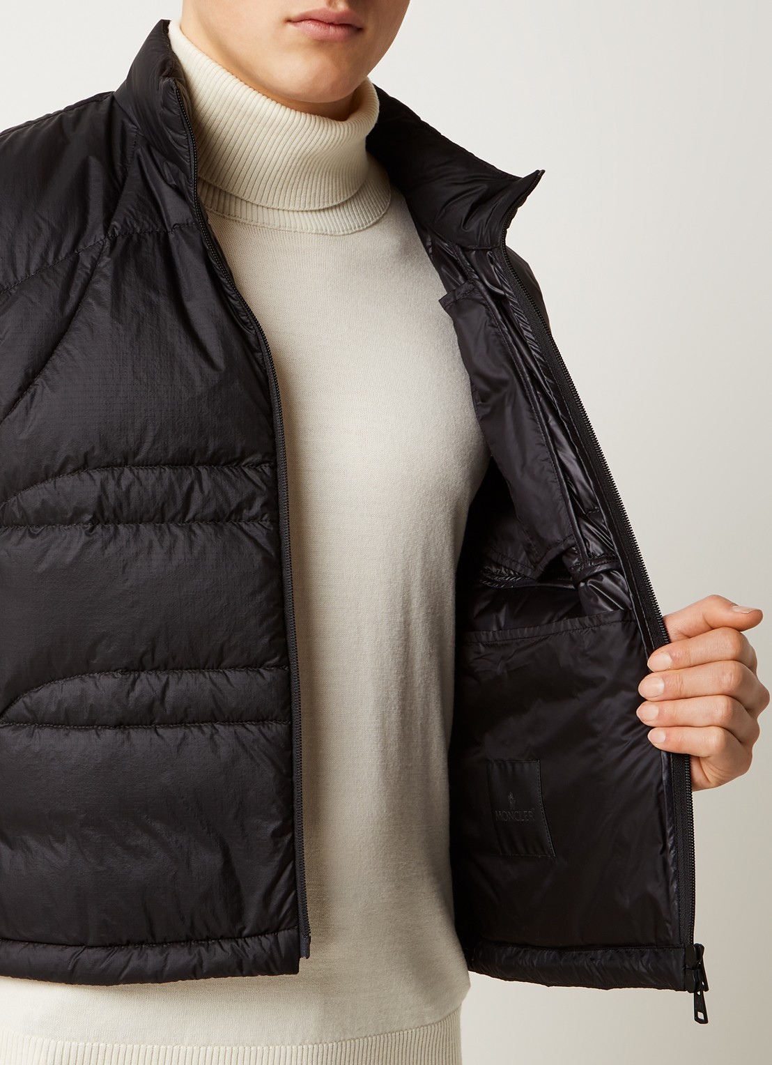Moncler Gewatteerde bodywarmer met donsvulling - detail 6 zwart