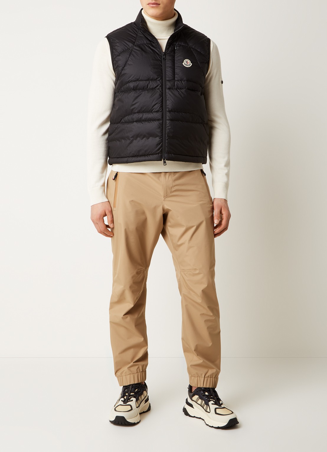 Moncler Gewatteerde bodywarmer met donsvulling - voorkant 3 zwart