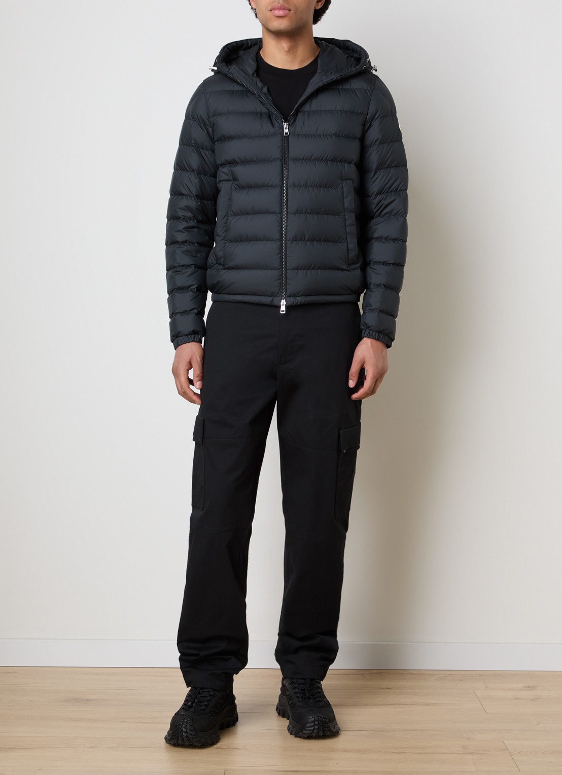 Moncler Gewatteerde jas met donsvulling en capuchon - voorkant 2 zwart
