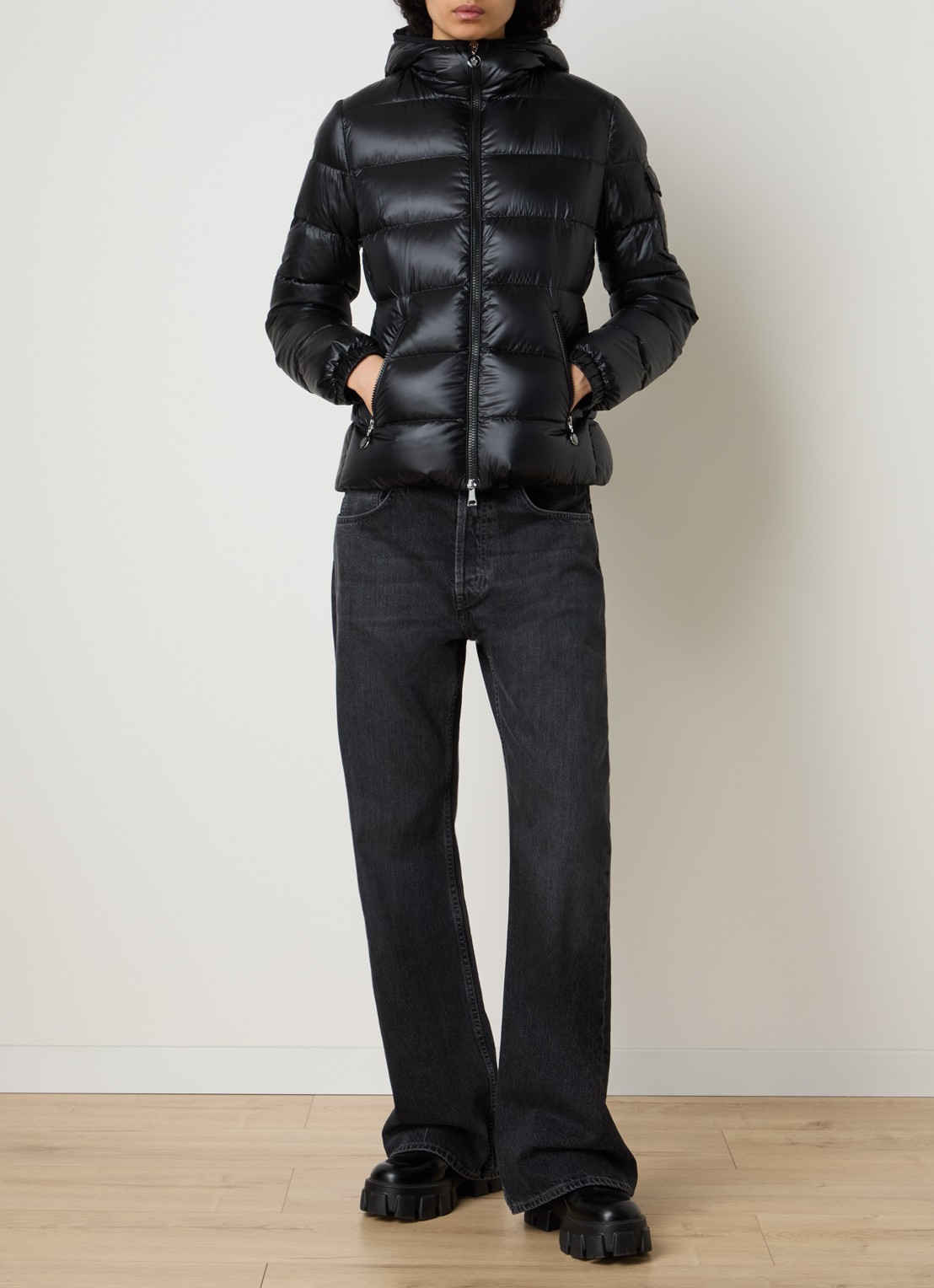 Moncler Glesse pufferjack met donsvulling en capuchon - voorkant 2 zwart