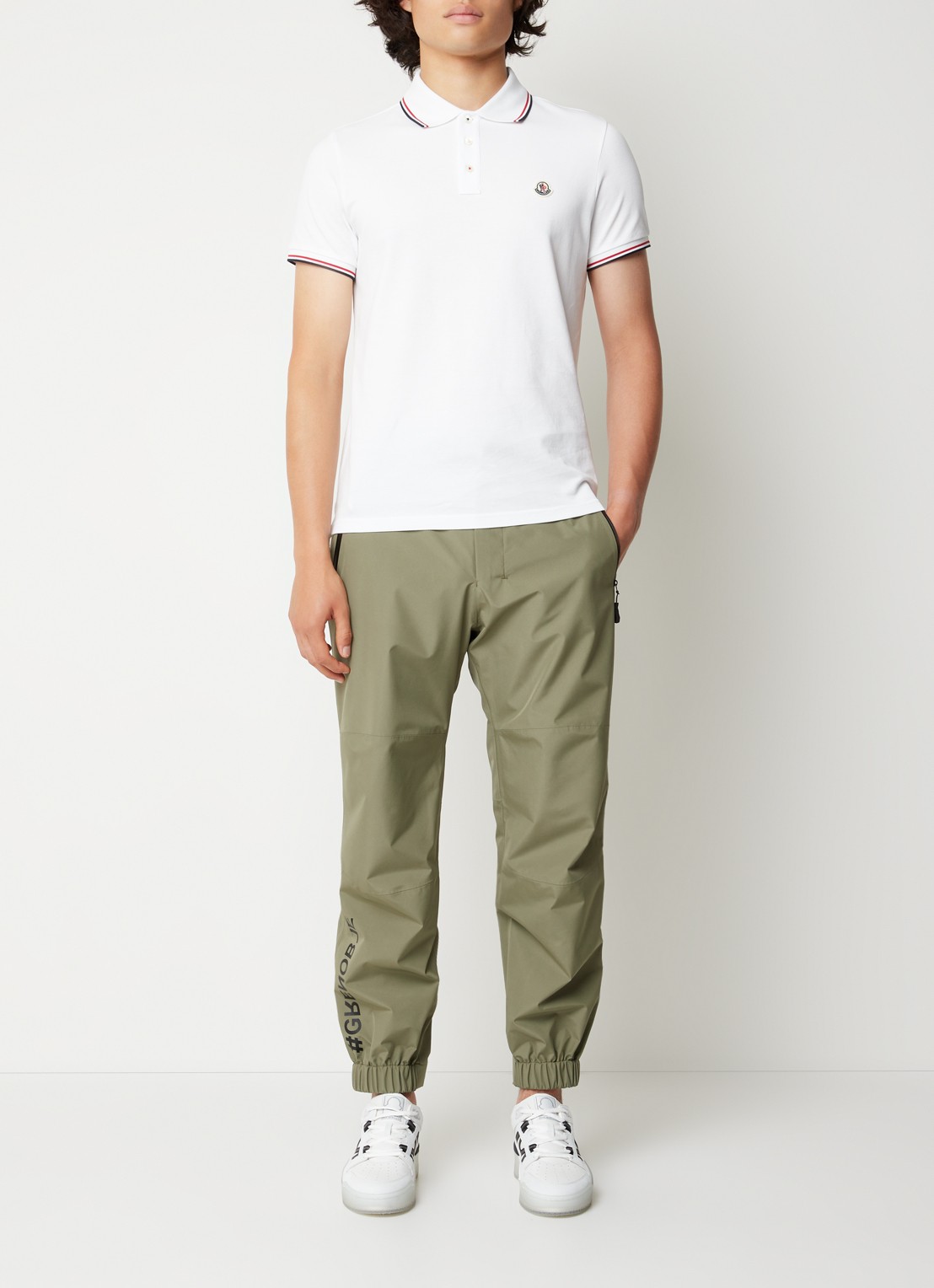 Moncler Gore-Tex tapered fit joggingbroek van softshell met ritszakken - voorkant 6 mosgroen