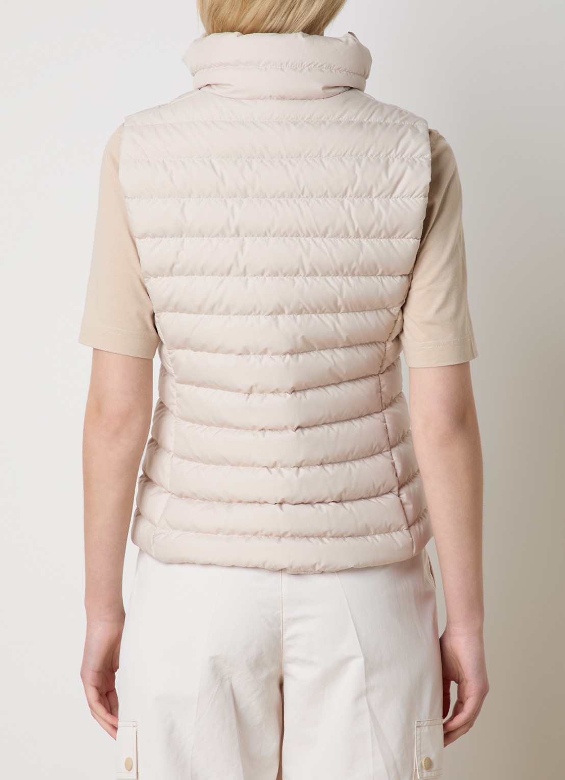 Moncler Granes gewatteerde bodywarmer met donsvulling en ritszakken - achterkant creme