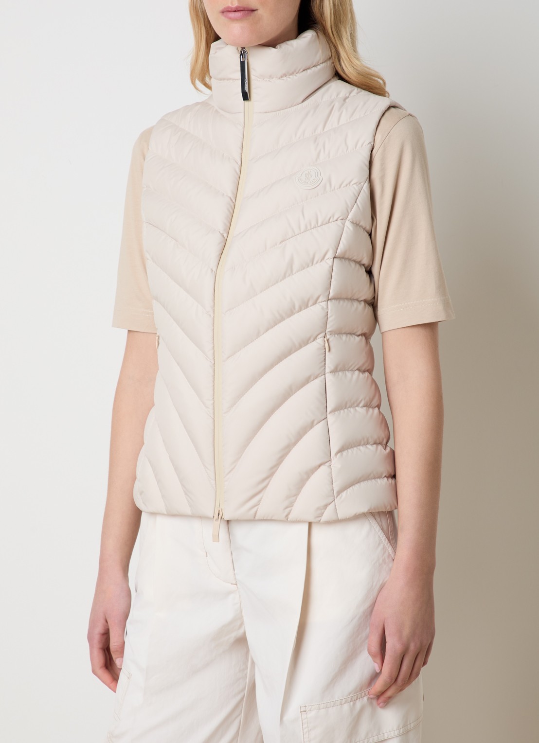 Moncler Granes gewatteerde bodywarmer met donsvulling en ritszakken - detail 4 creme