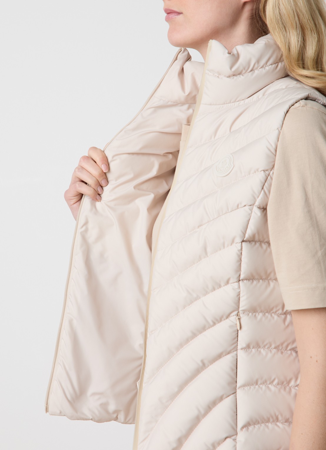 Moncler Granes gewatteerde bodywarmer met donsvulling en ritszakken - detail 5 creme